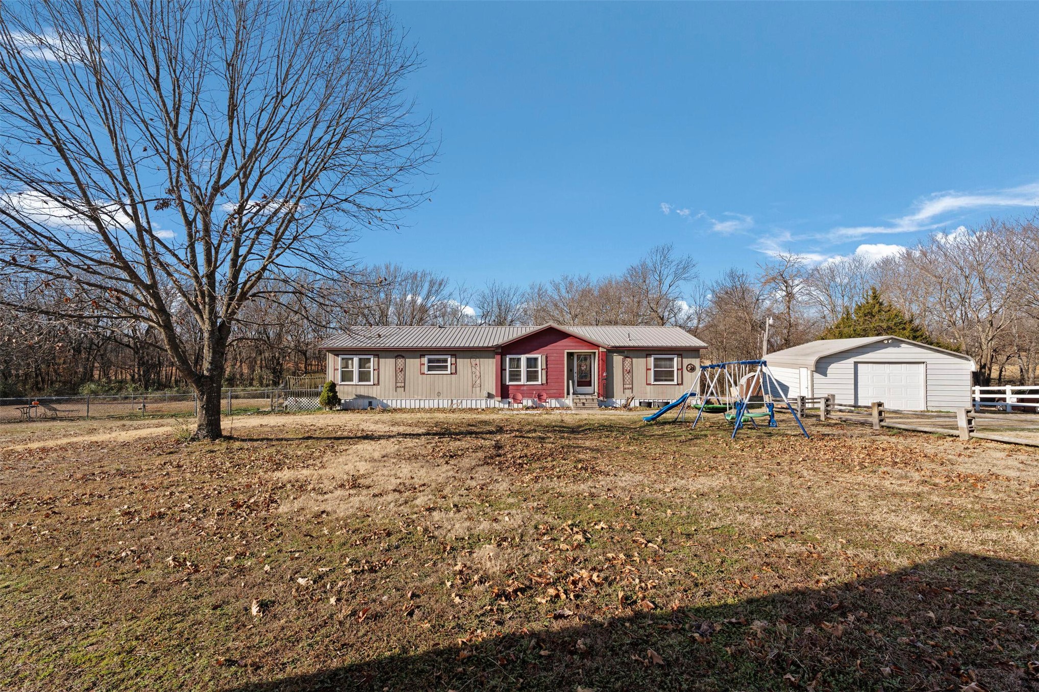 61901 E 288 Road Property Photo 1