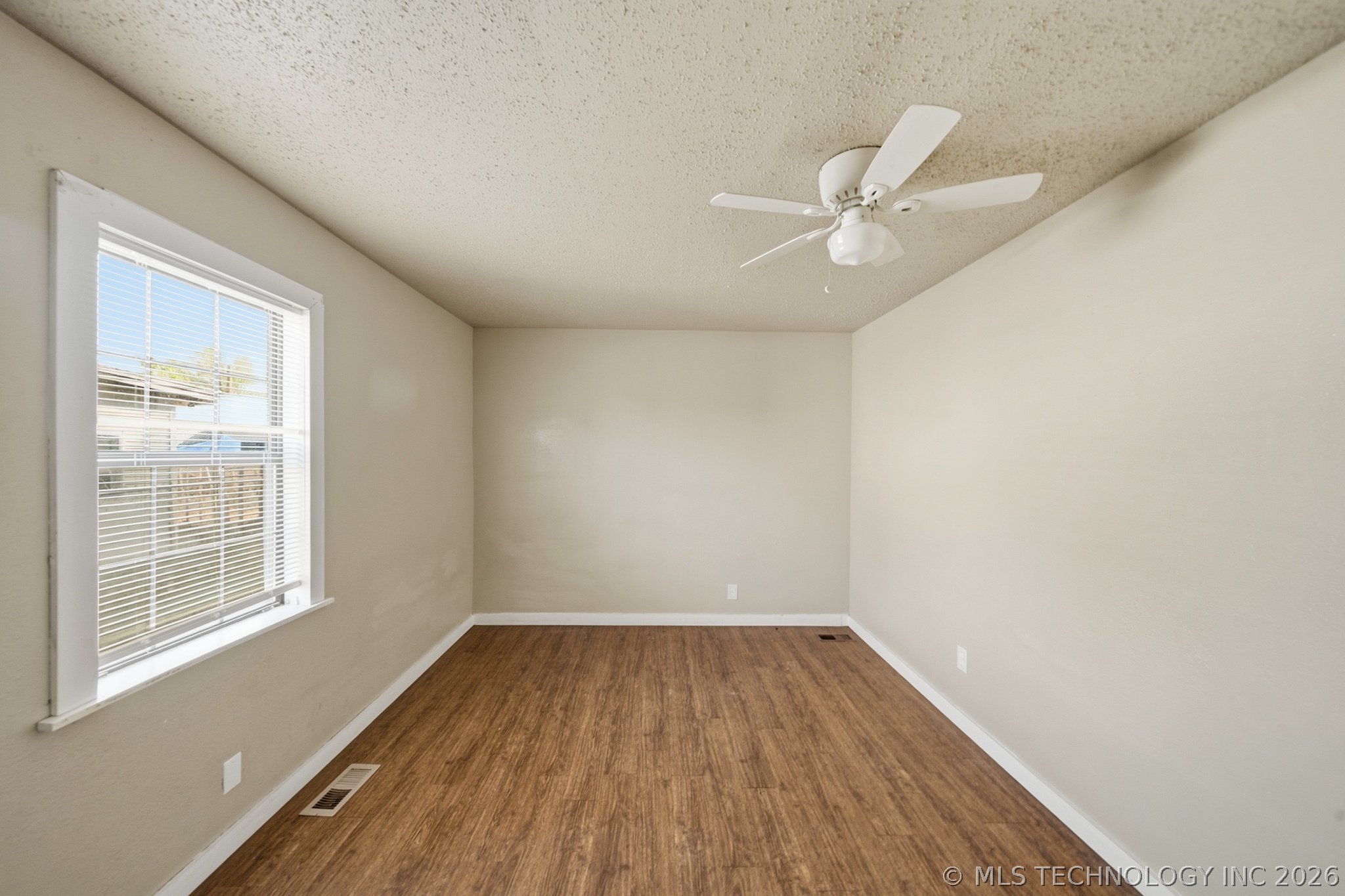 215 N Industrial Avenue Property Photo 18