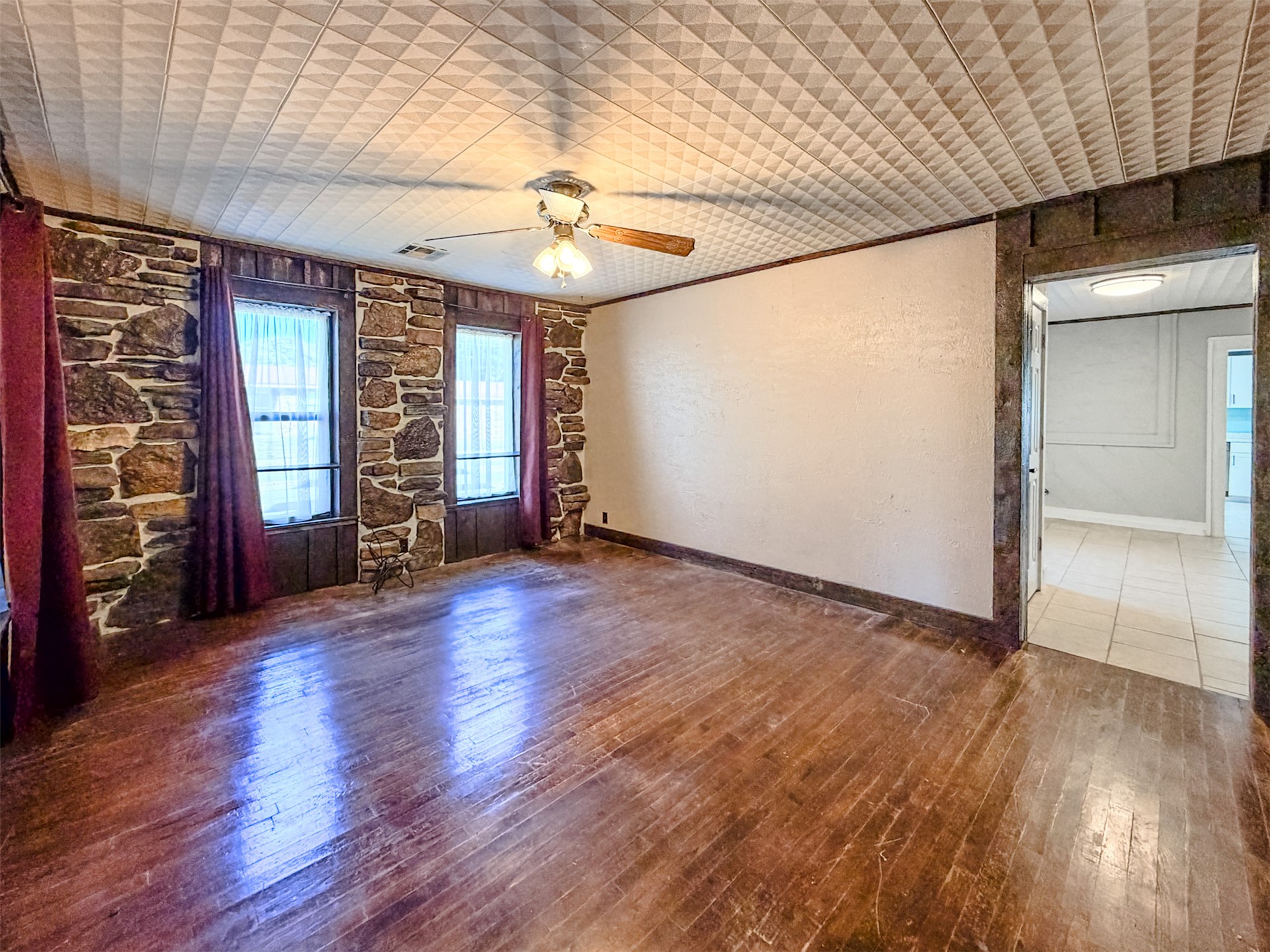 501 S Cherokee Avenue Property Photo 8