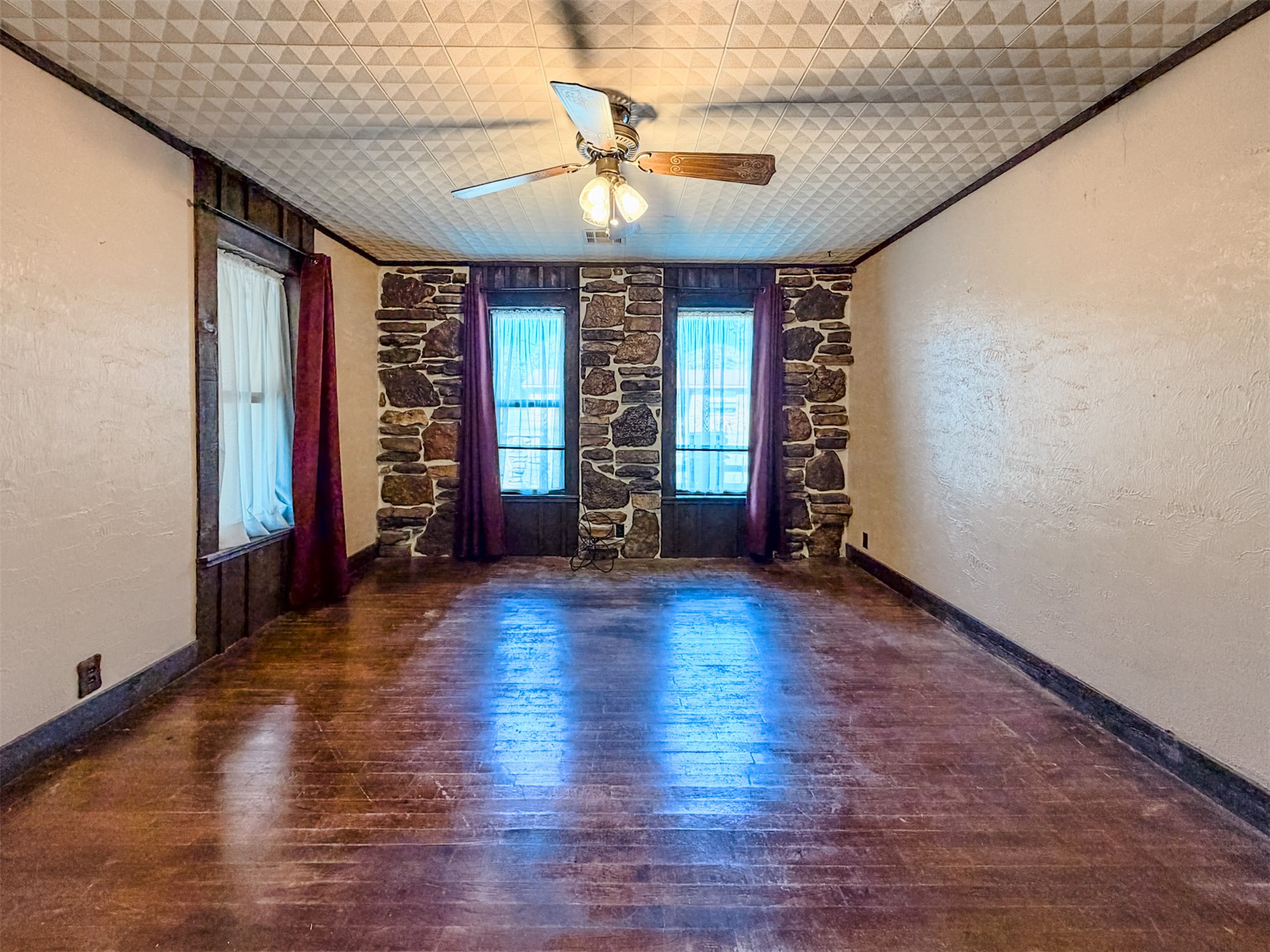 501 S Cherokee Avenue Property Photo 9