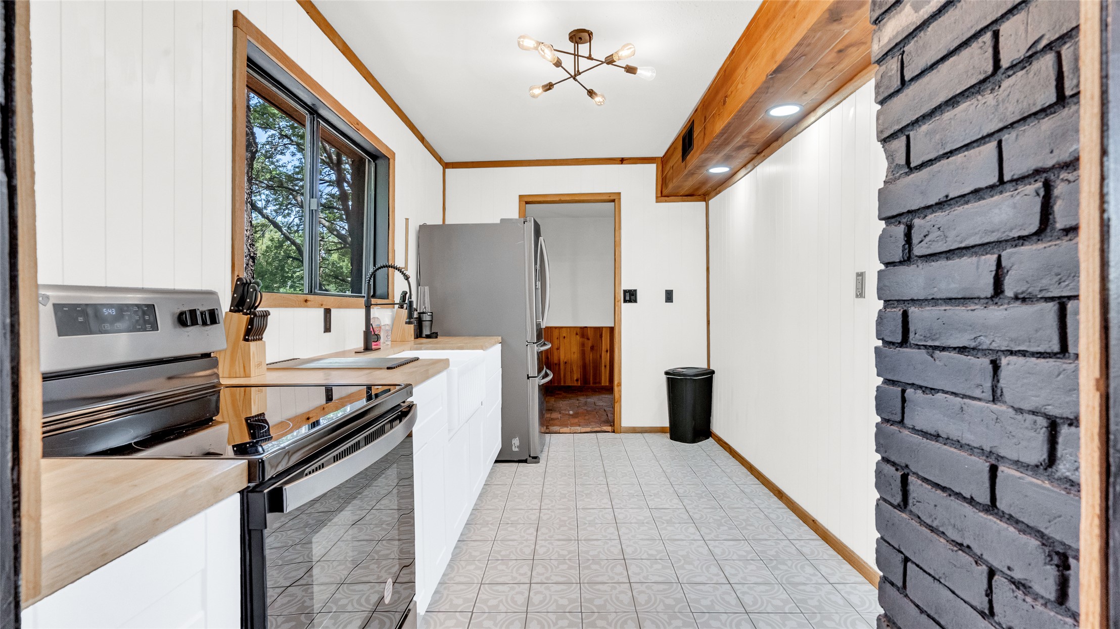 221 Meadow Road Property Photo 6