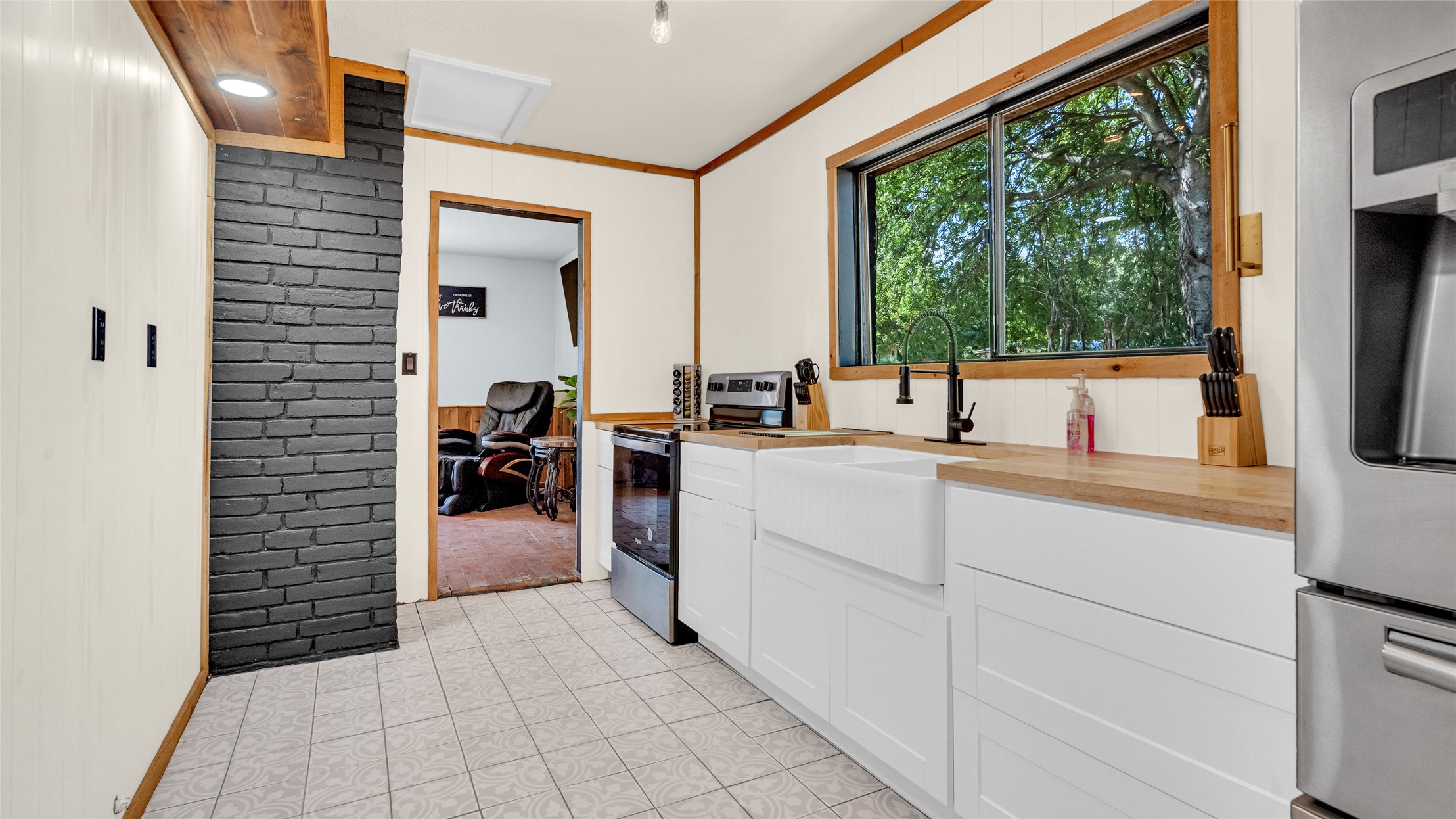 221 Meadow Road Property Photo 8