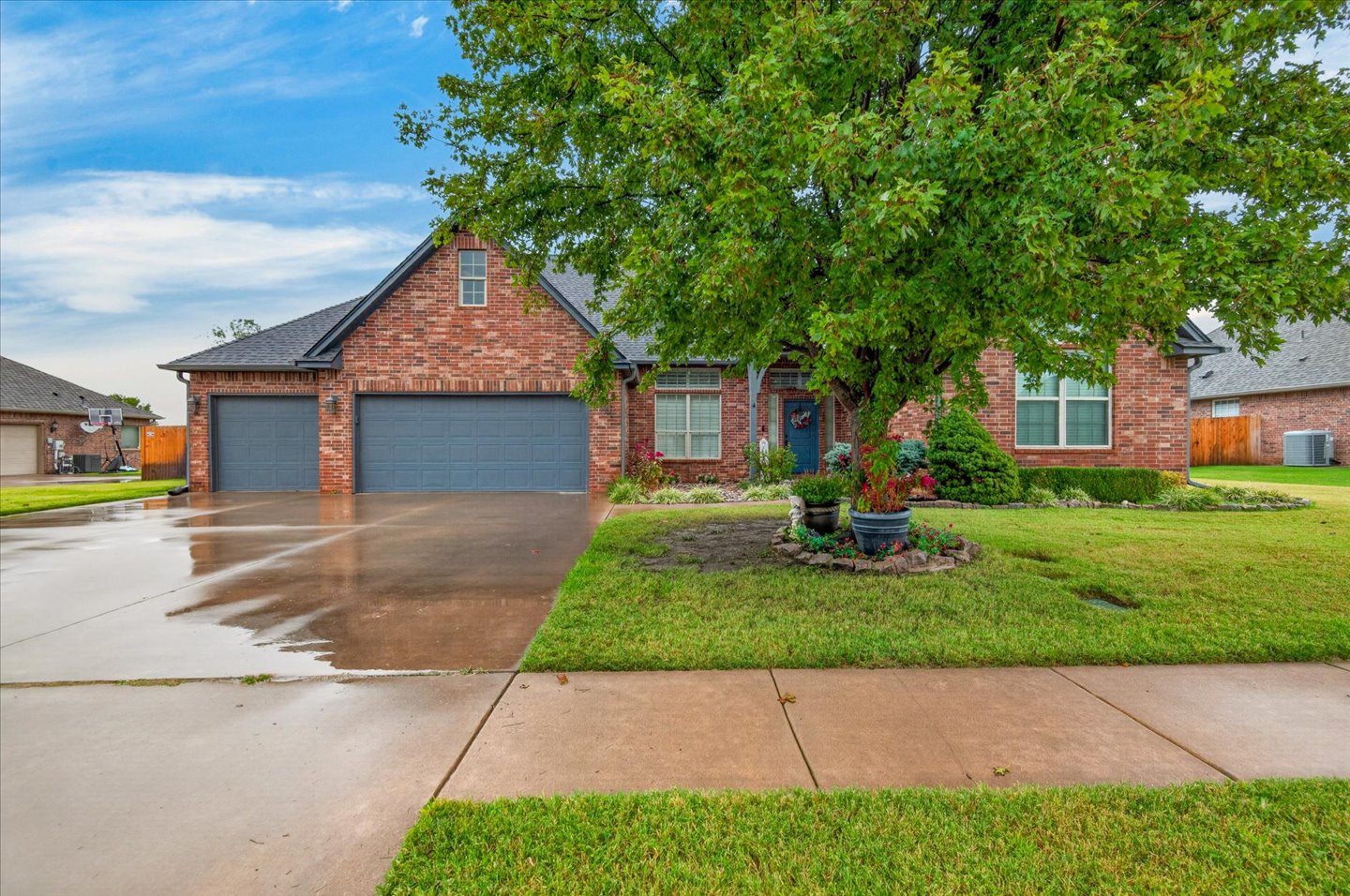 220 Pepper Grass Court Property Photo 2