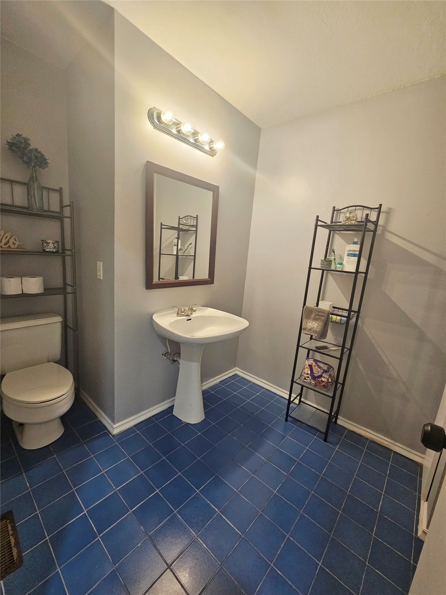 167 N Delmar Drive Property Photo 21