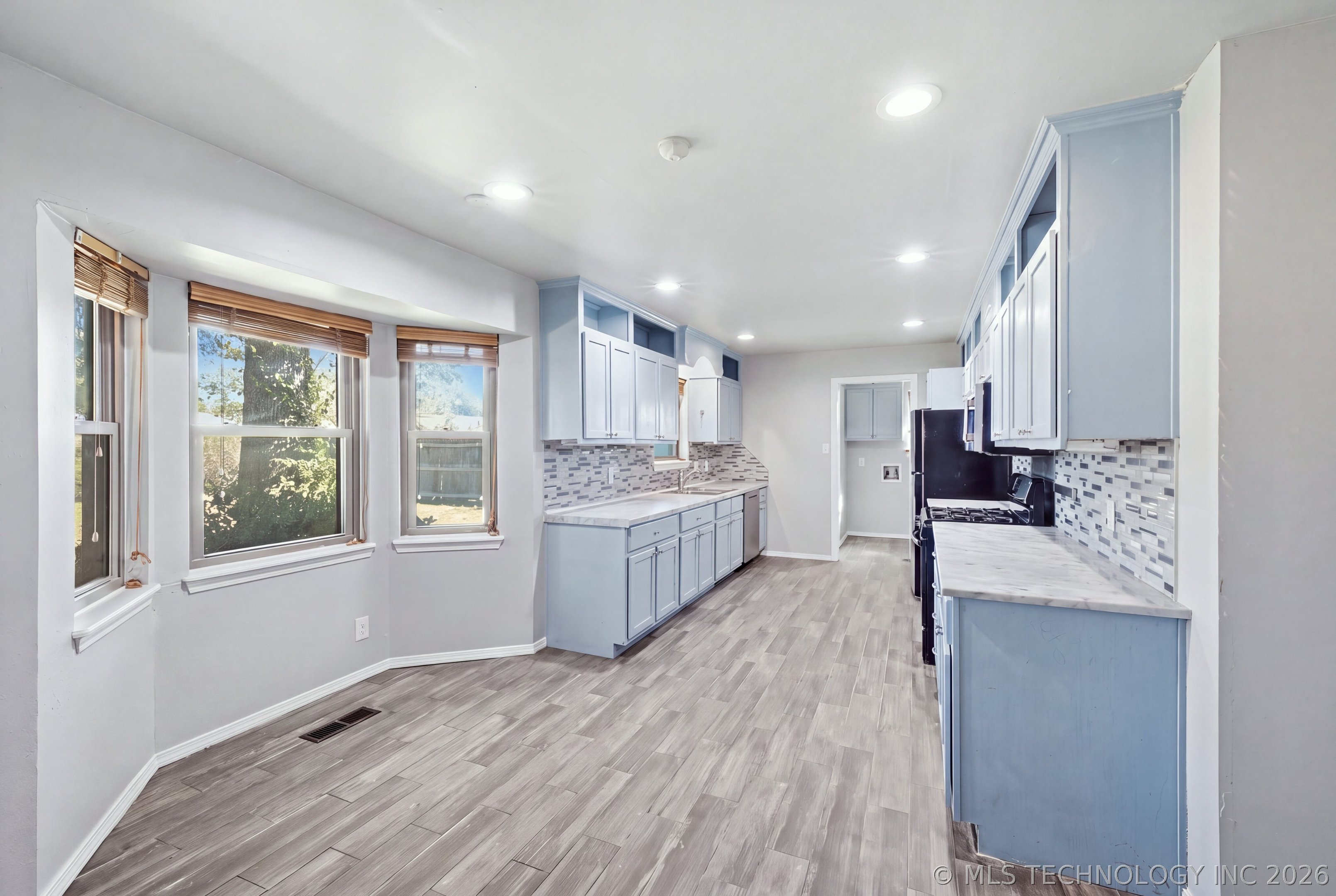 9447 E 40th Place Property Photo 11