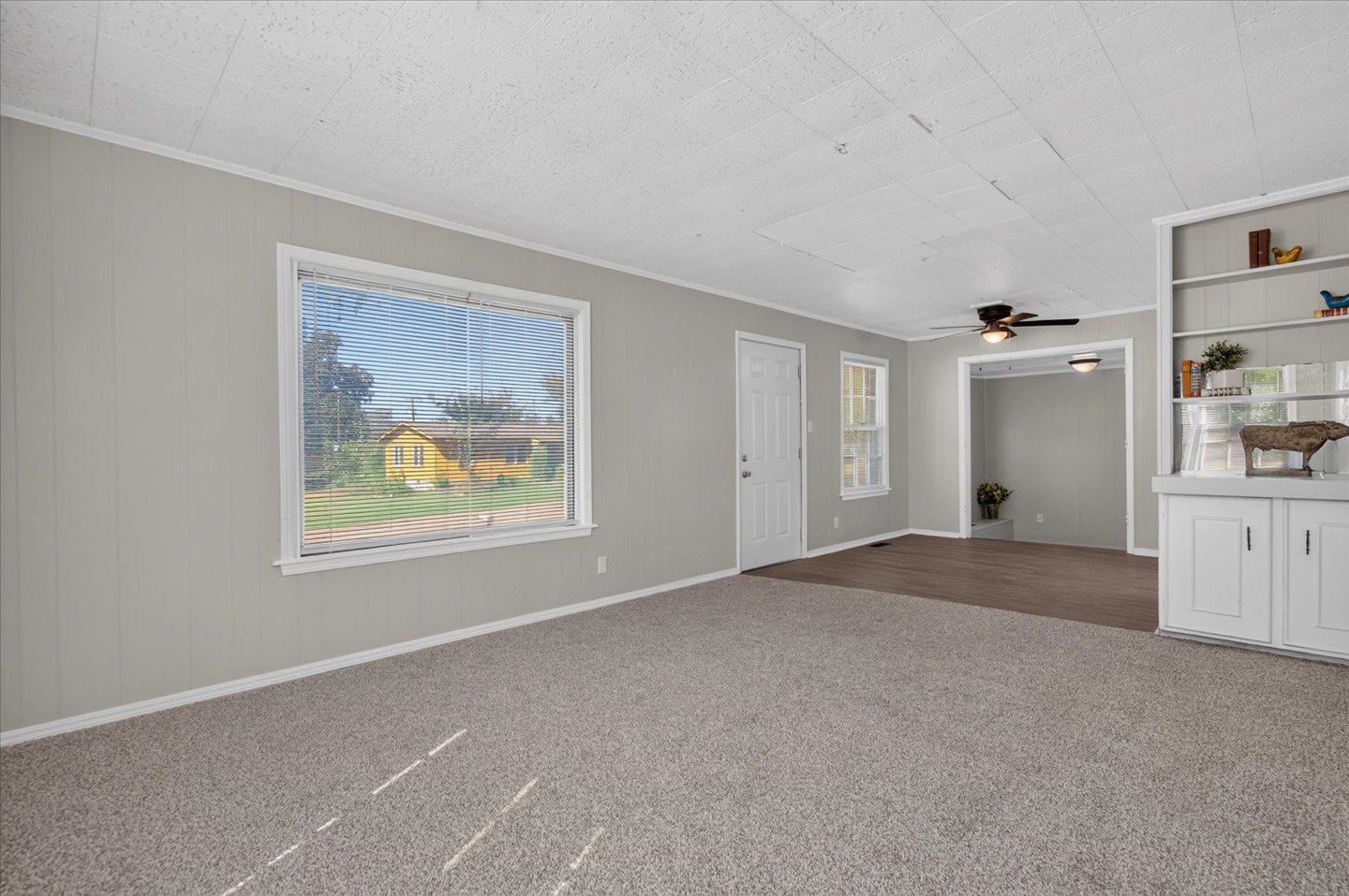 1450 S Elm Avenue Property Photo 5