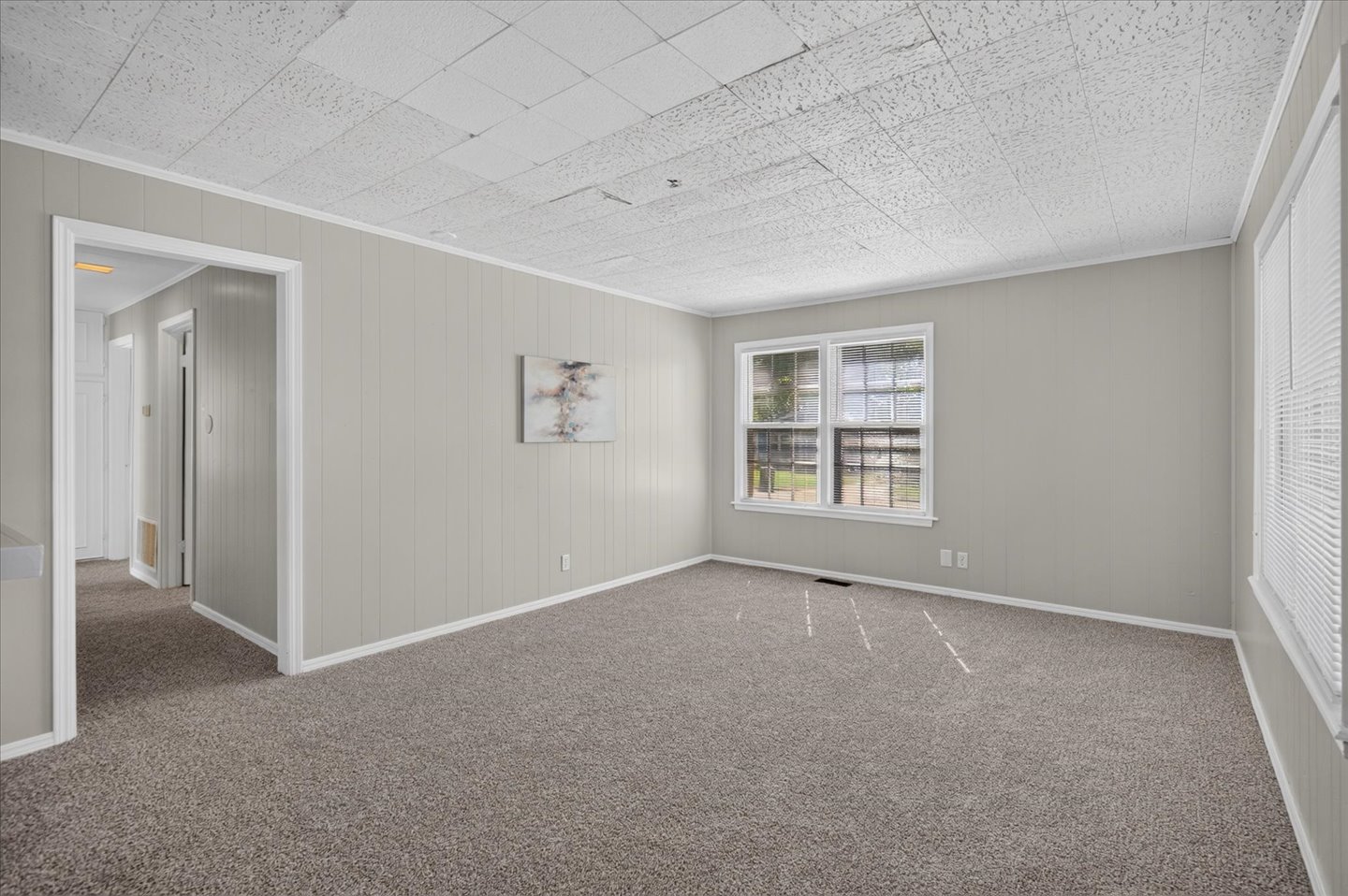 1450 S Elm Avenue Property Photo 6