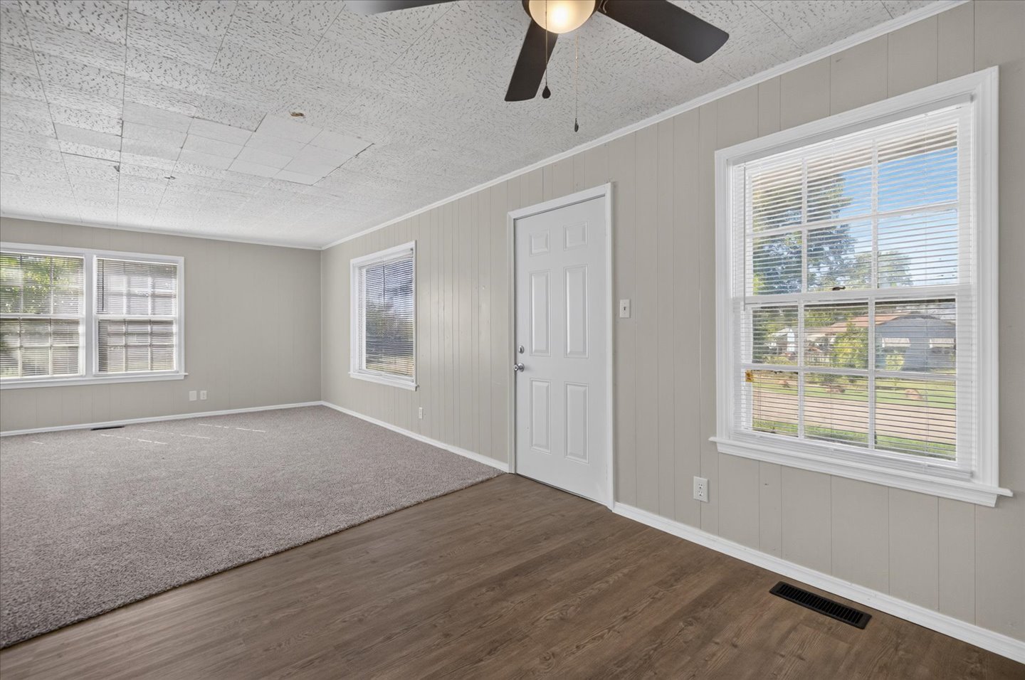1450 S Elm Avenue Property Photo 8