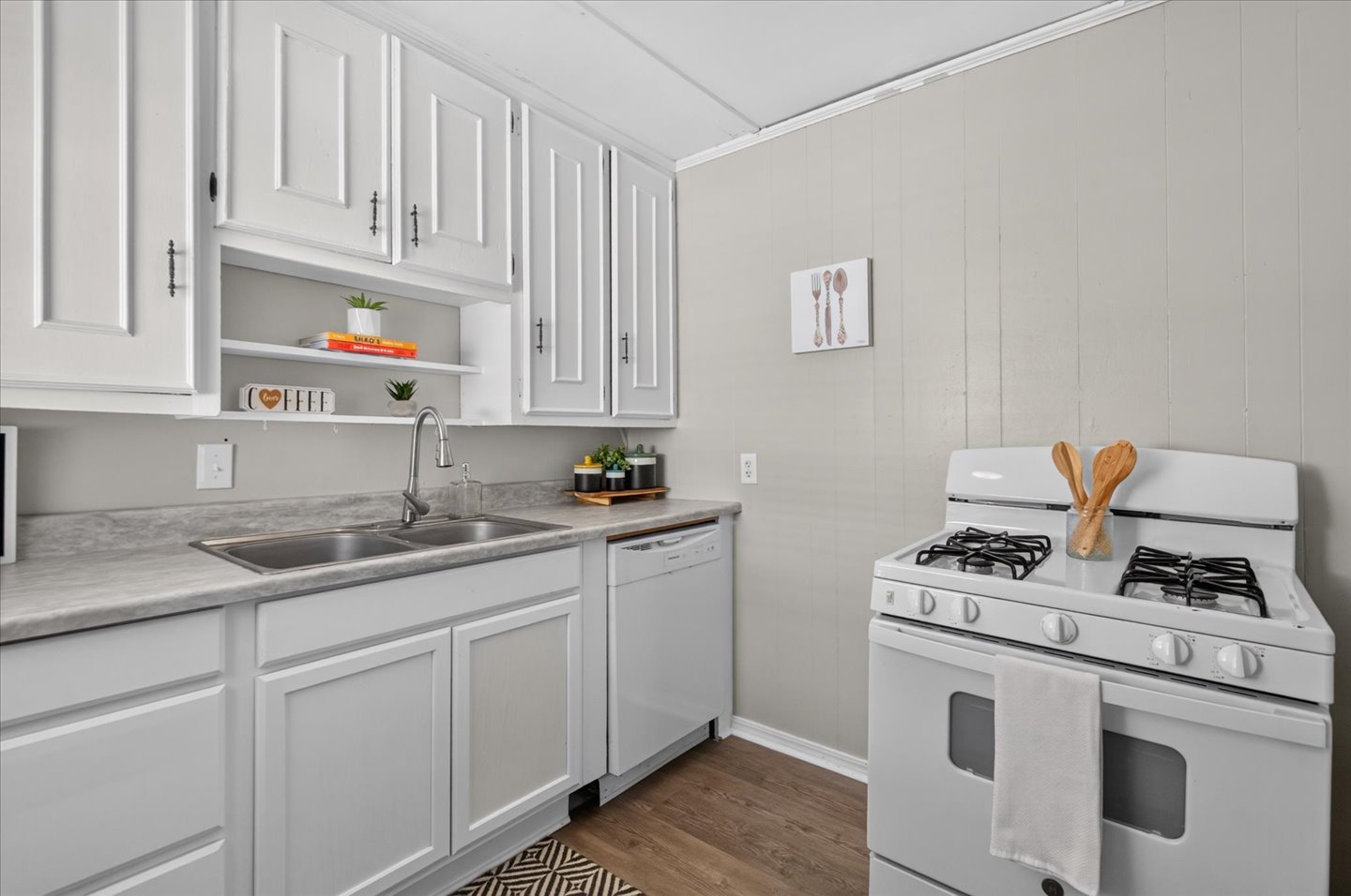 1450 S Elm Avenue Property Photo 10