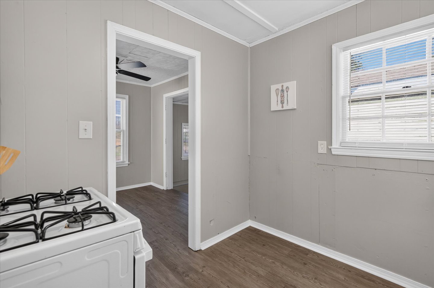 1450 S Elm Avenue Property Photo 11