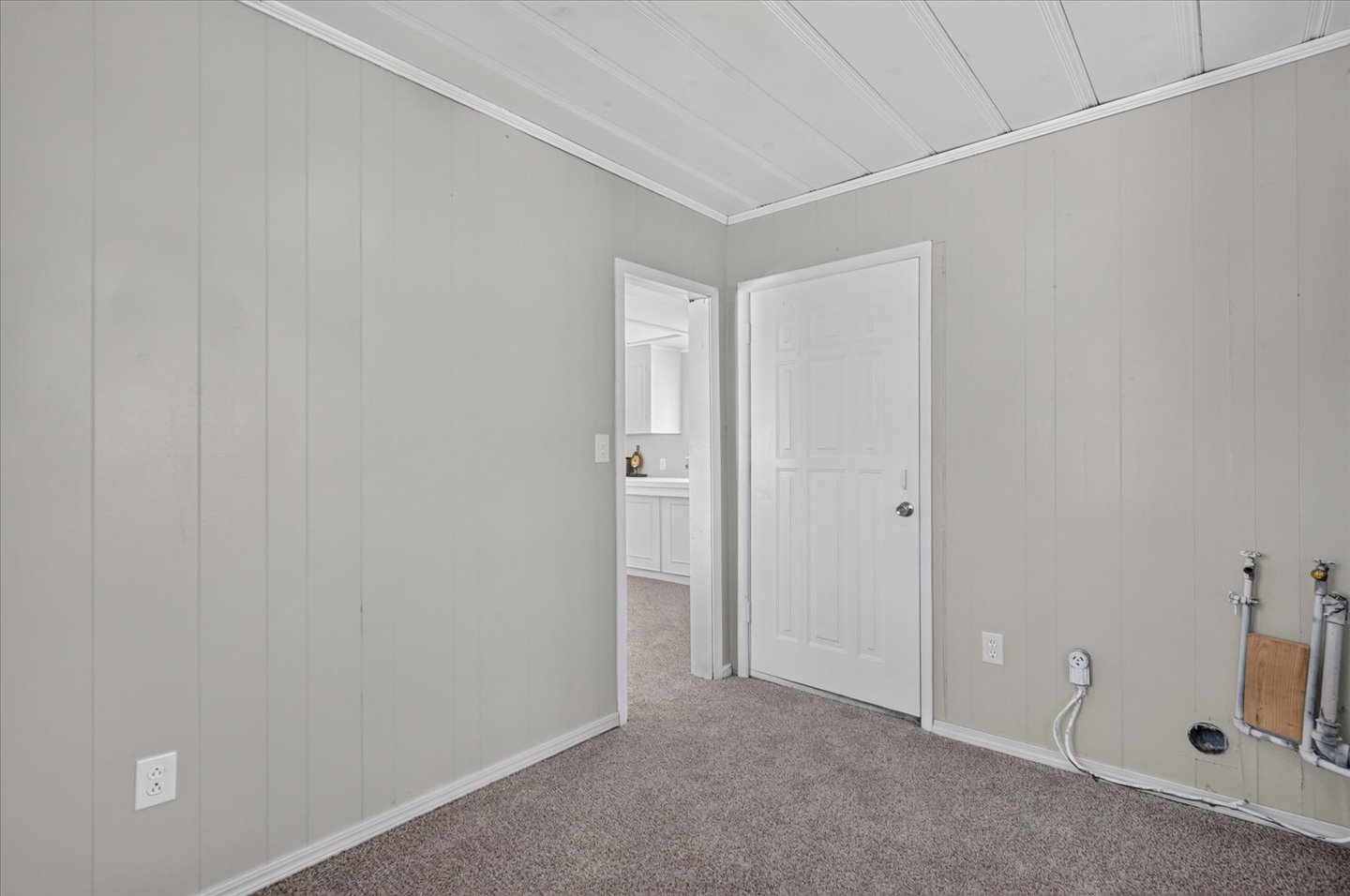 1450 S Elm Avenue Property Photo 12
