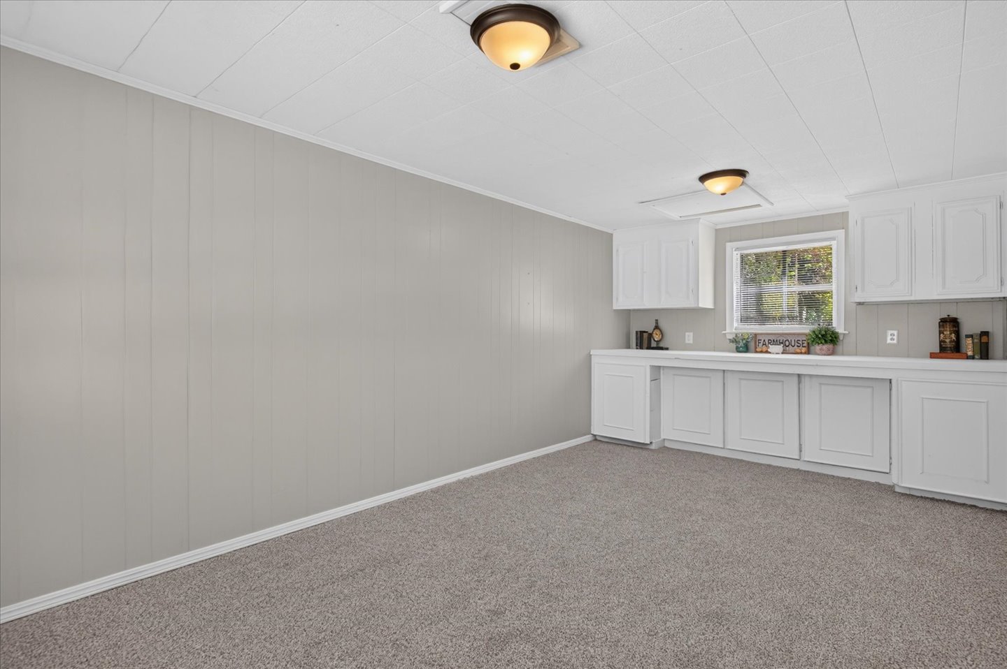 1450 S Elm Avenue Property Photo 14
