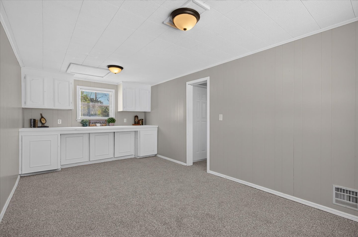 1450 S Elm Avenue Property Photo 15