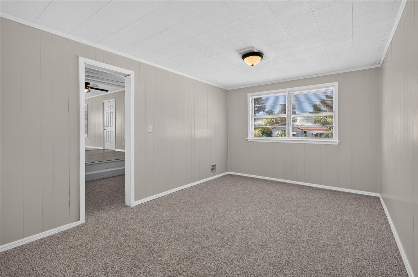 1450 S Elm Avenue Property Photo 16