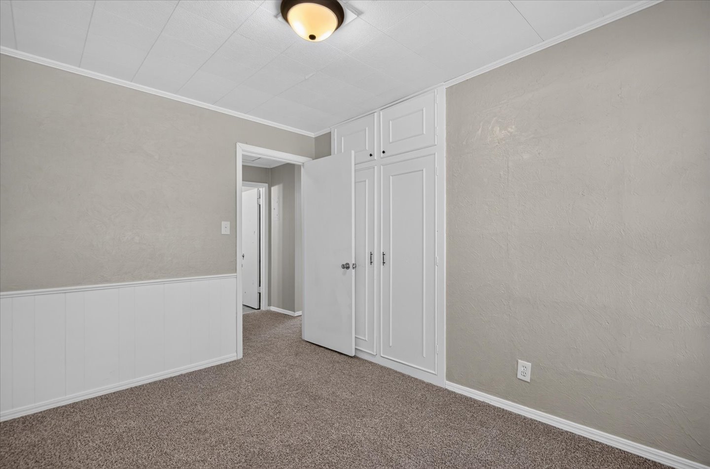 1450 S Elm Avenue Property Photo 19