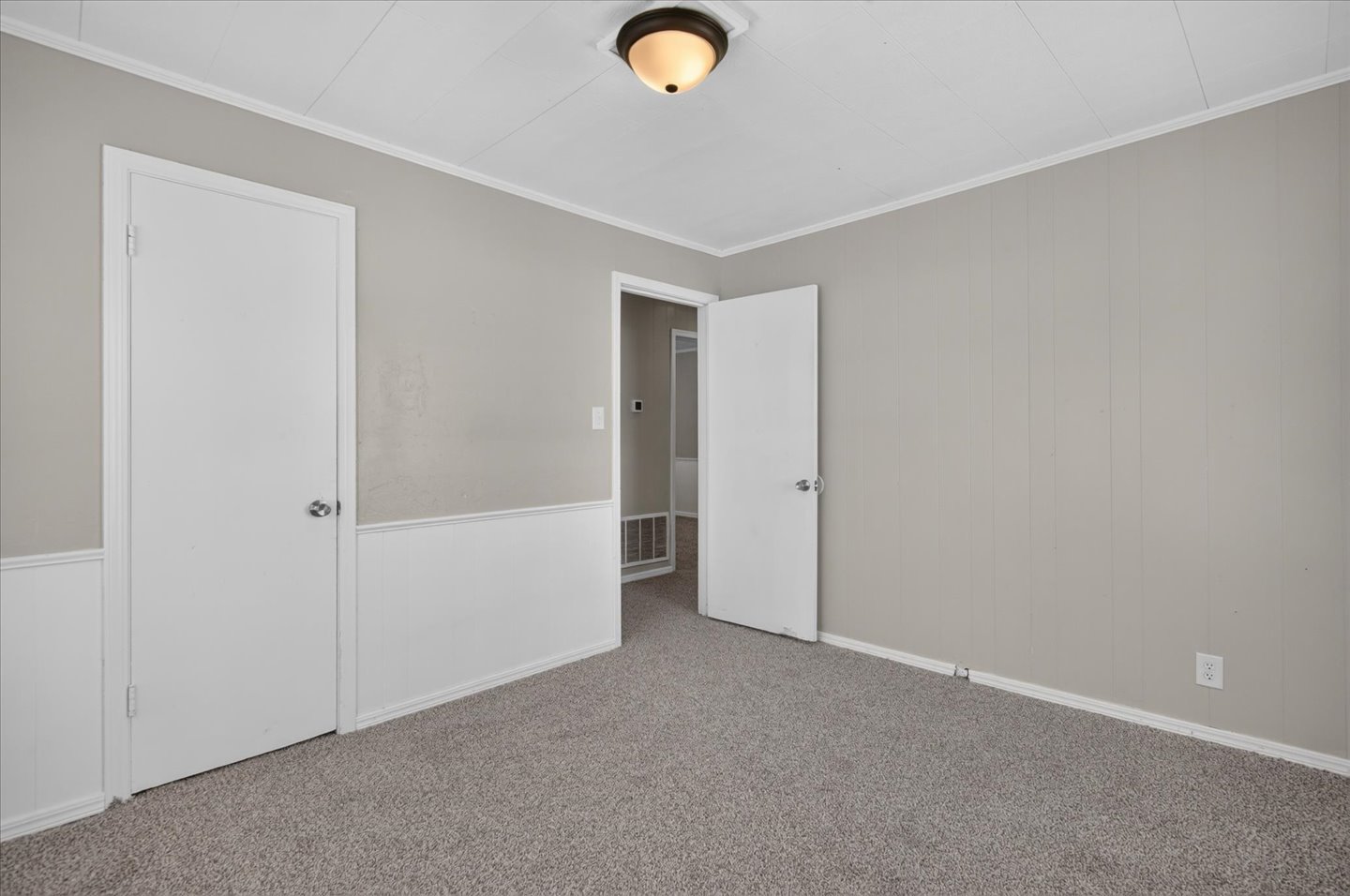 1450 S Elm Avenue Property Photo 23