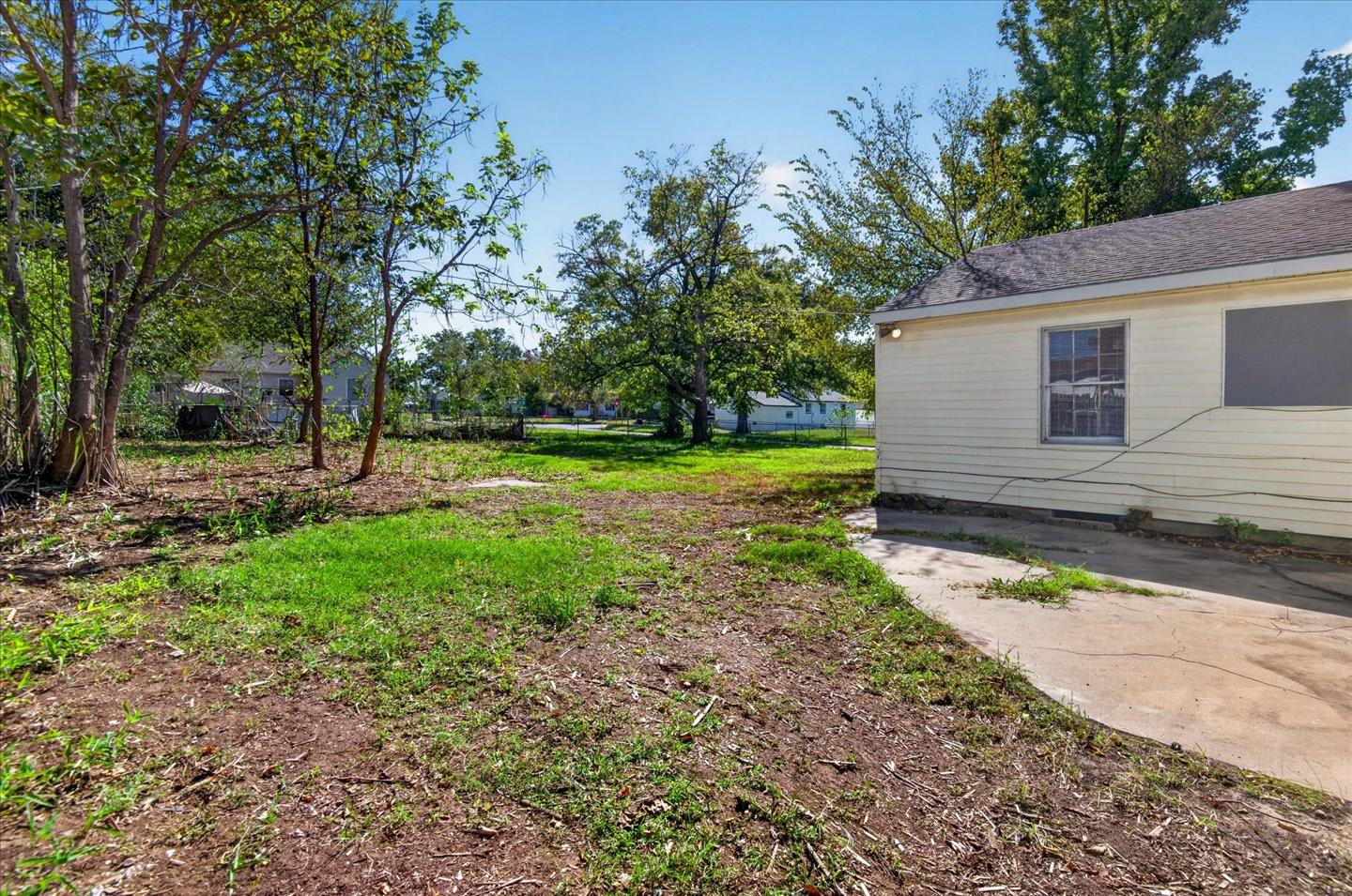 1450 S Elm Avenue Property Photo 24