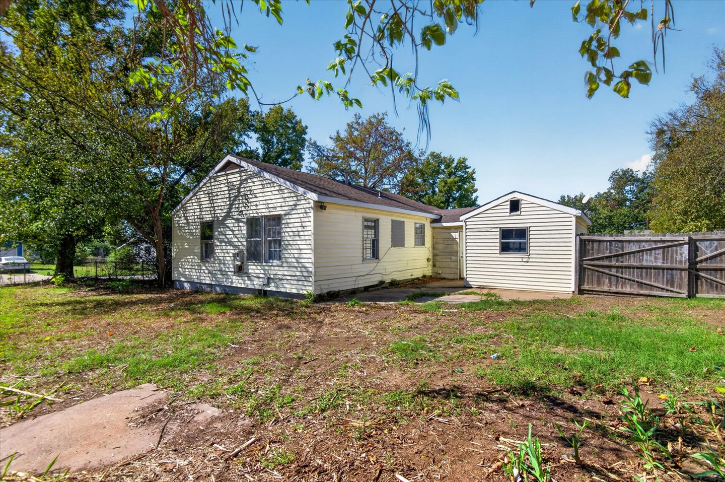 1450 S Elm Avenue Property Photo 25