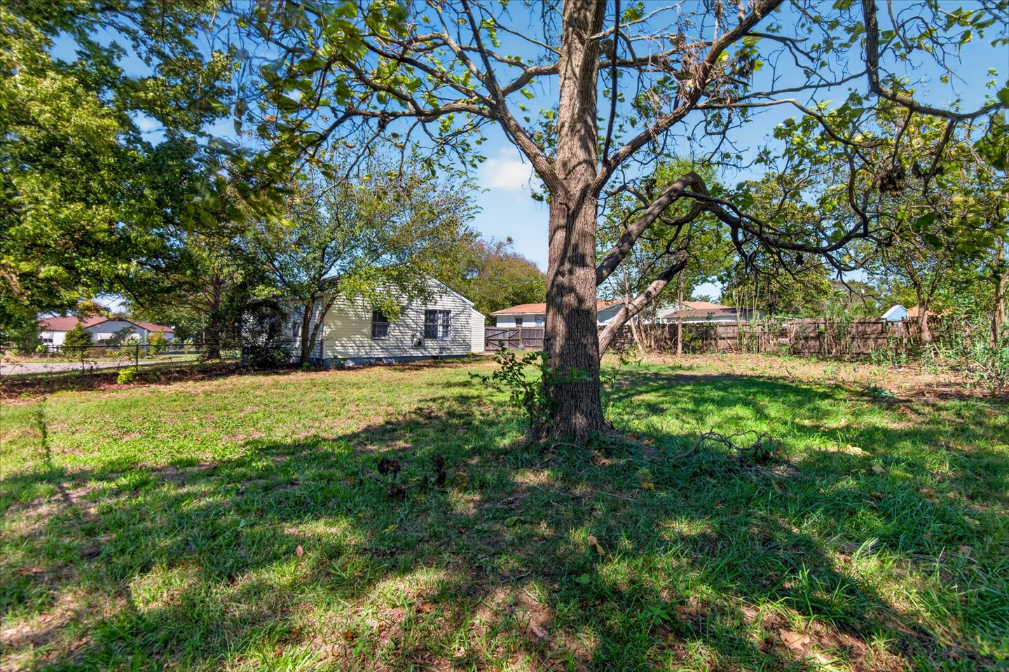 1450 S Elm Avenue Property Photo 26