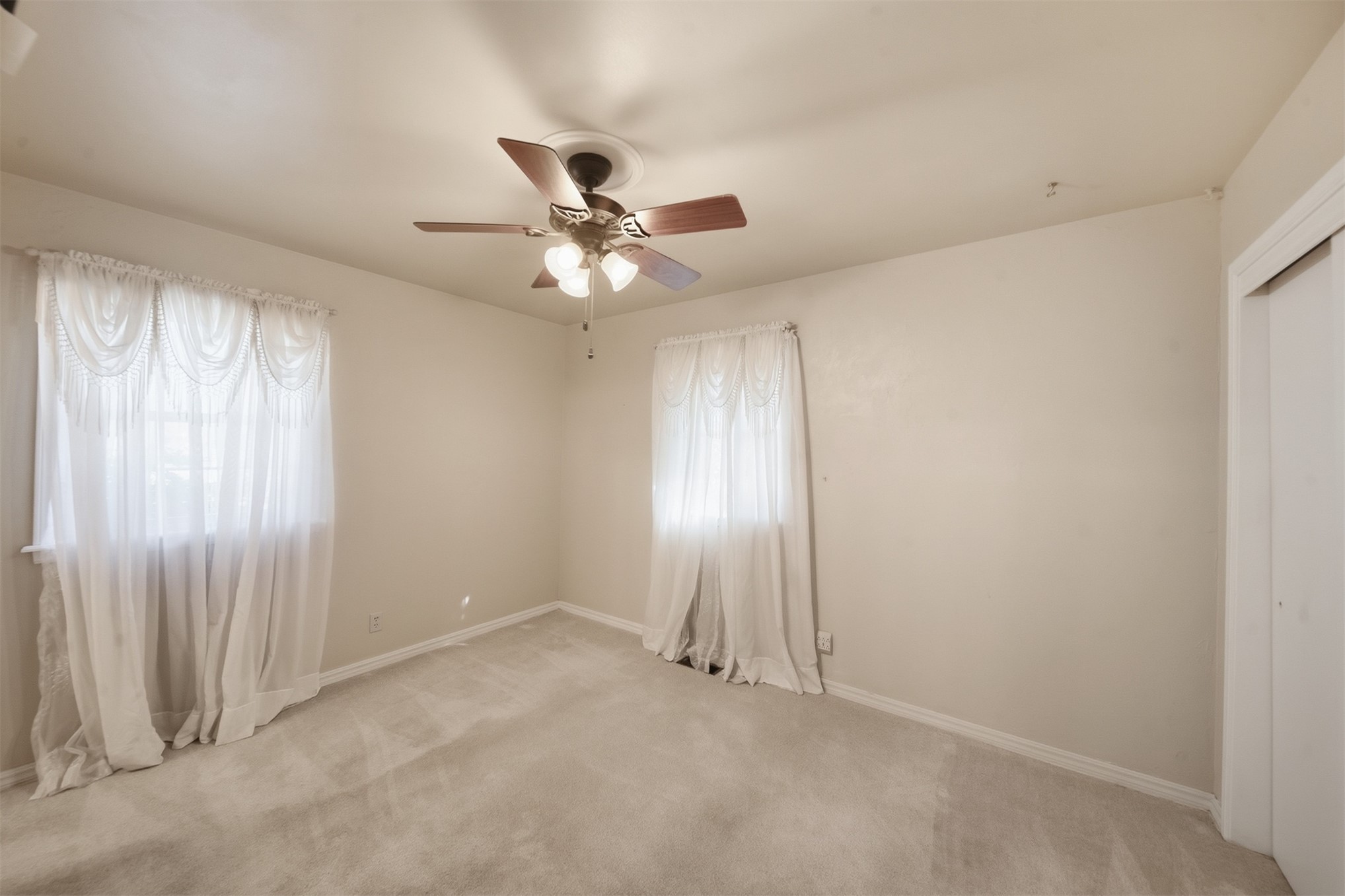 1000 Cedar Avenue Property Photo 12