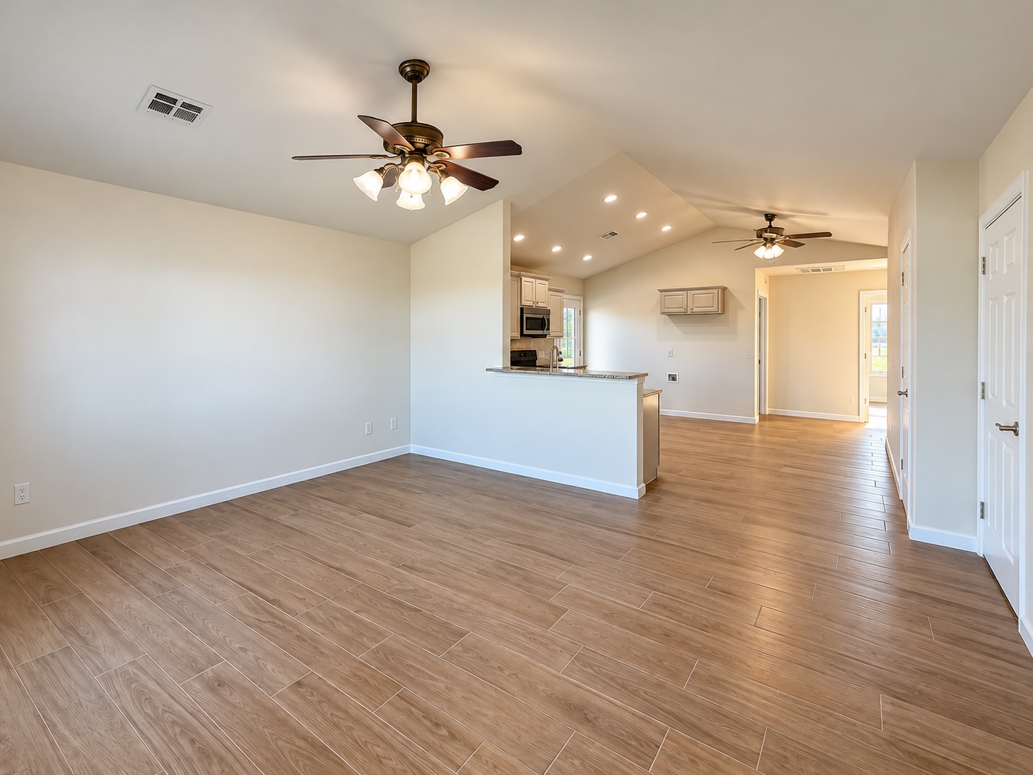 2101 Greenbrier Circle Property Photo 9
