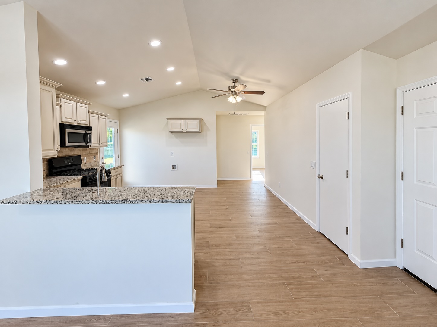 2101 Greenbrier Circle Property Photo 12
