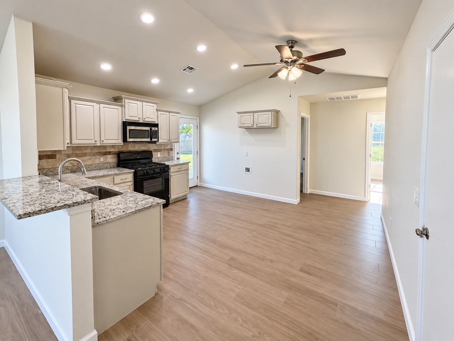 2101 Greenbrier Circle Property Photo 13
