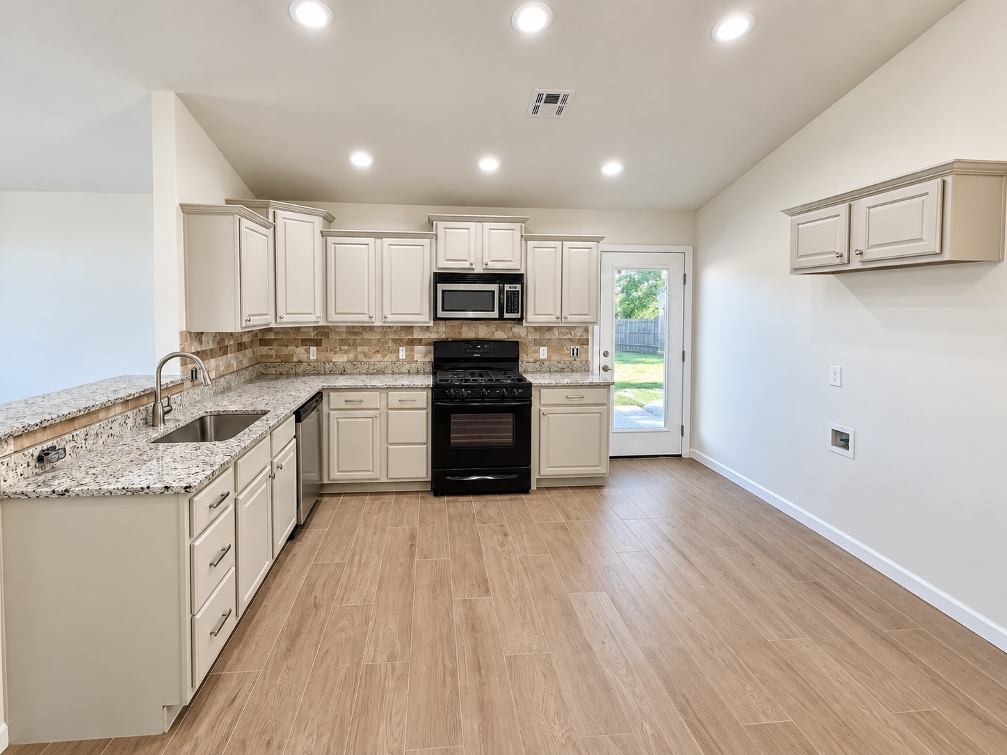 2101 Greenbrier Circle Property Photo 14