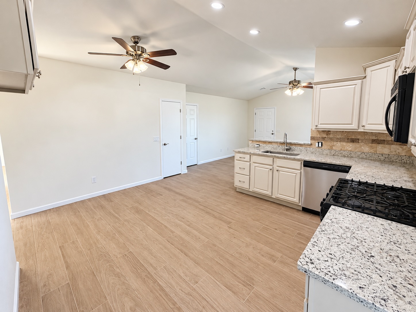 2101 Greenbrier Circle Property Photo 16