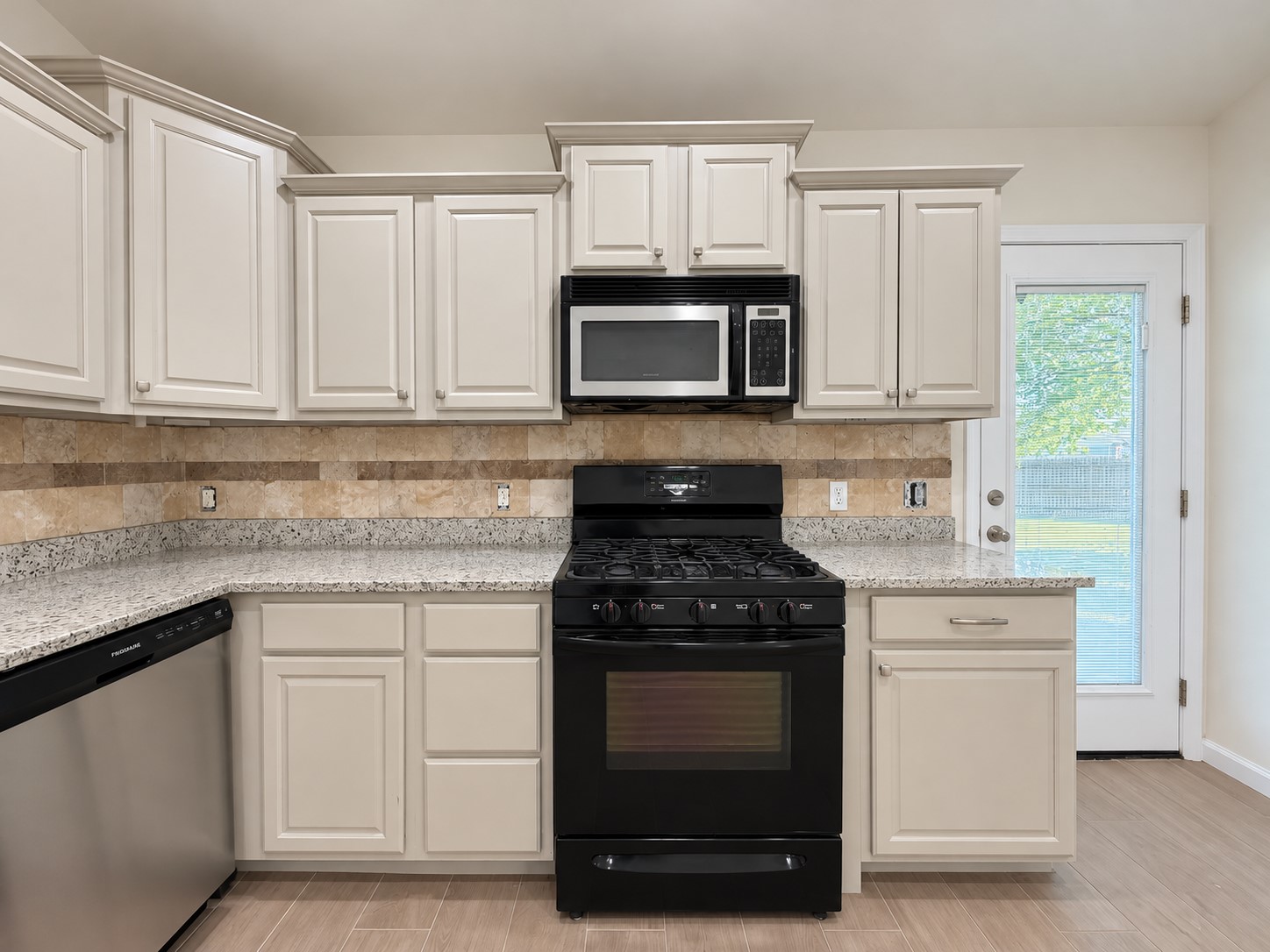 2101 Greenbrier Circle Property Photo 19