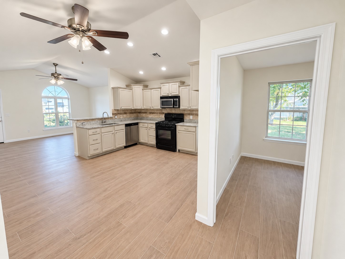 2101 Greenbrier Circle Property Photo 31