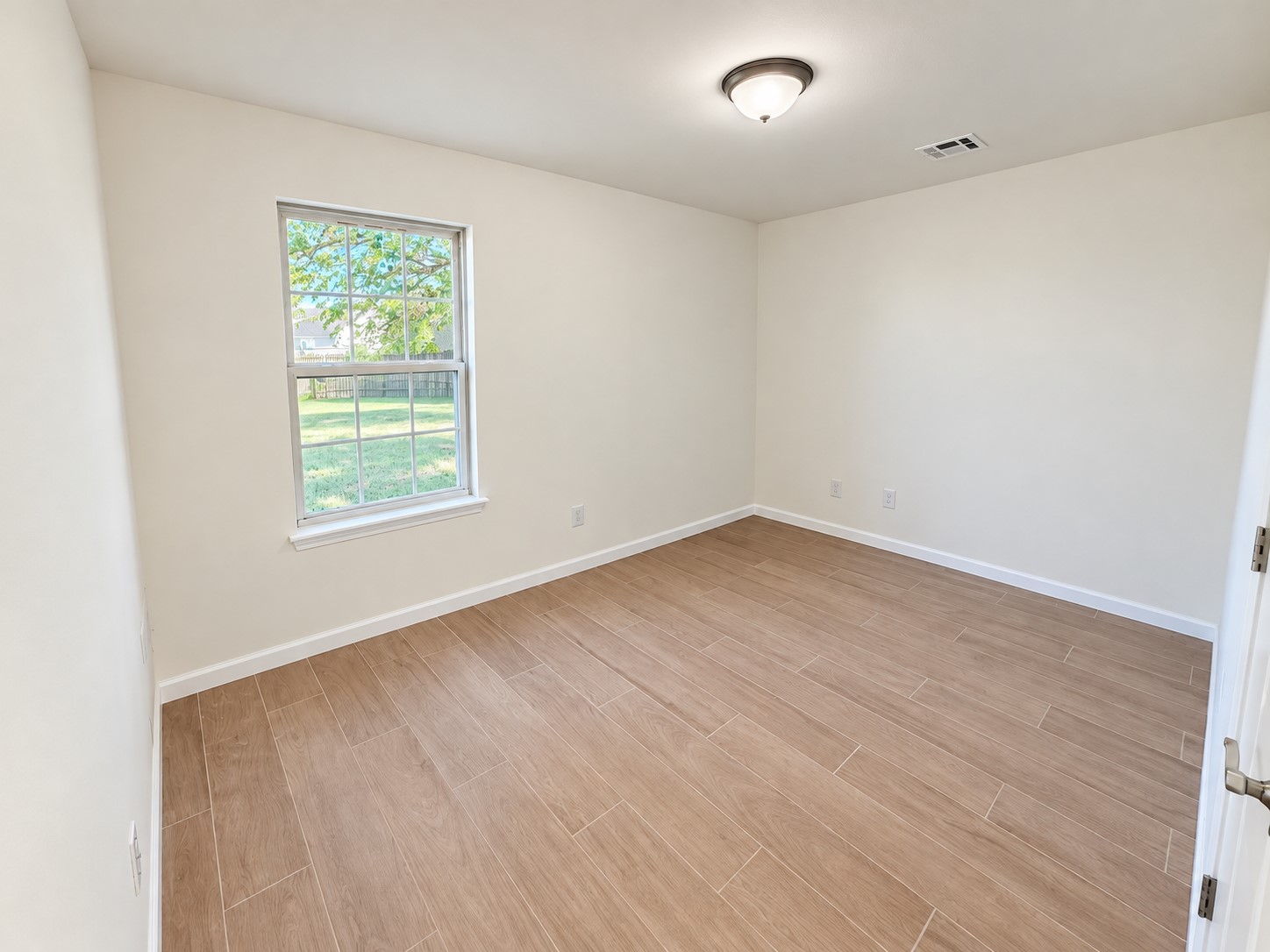 2101 Greenbrier Circle Property Photo 32