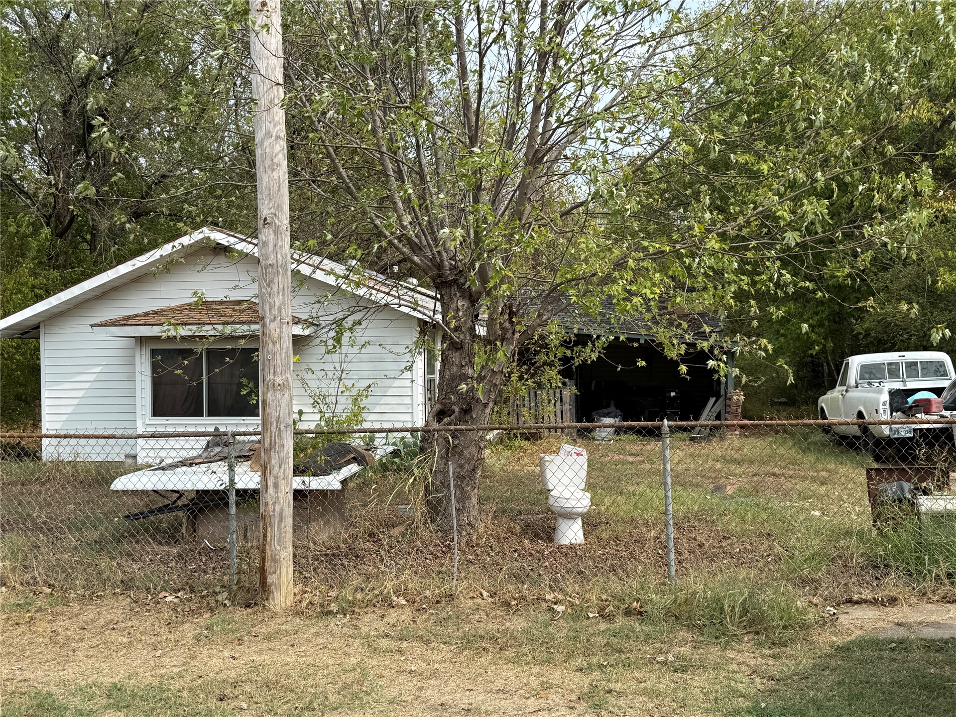 2910 S Cherokee Street Property Photo 8
