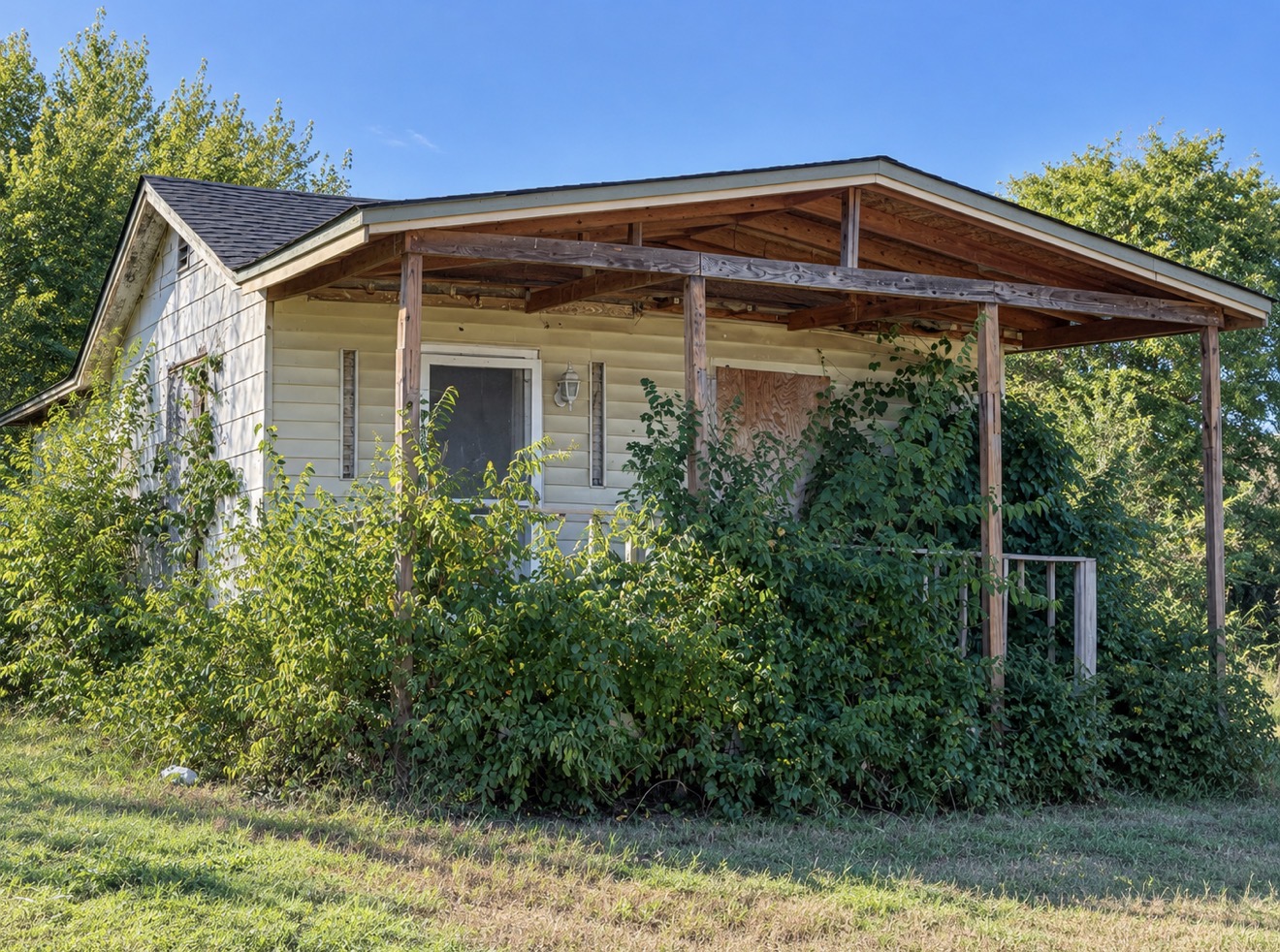 7250 N Trenton Avenue Property Photo 1