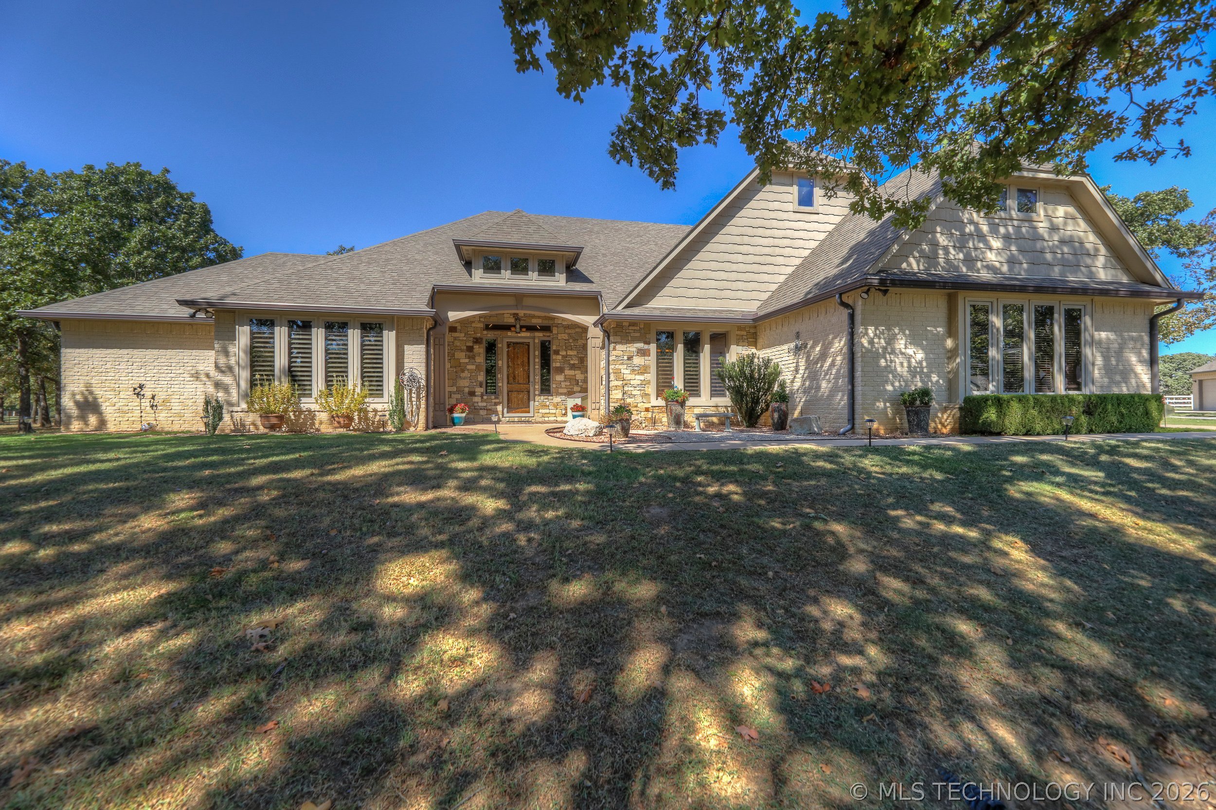 3704 Cliff Drive Property Photo 1