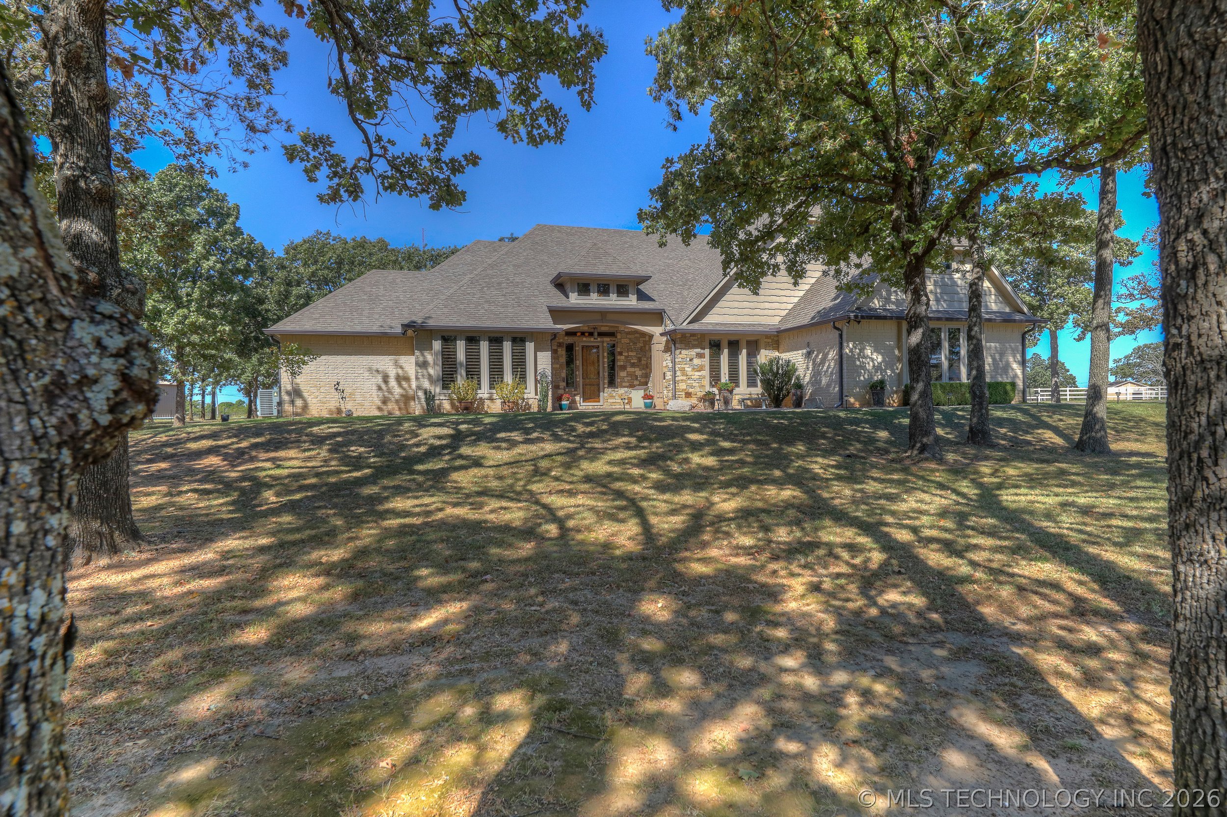 3704 Cliff Drive Property Photo 2