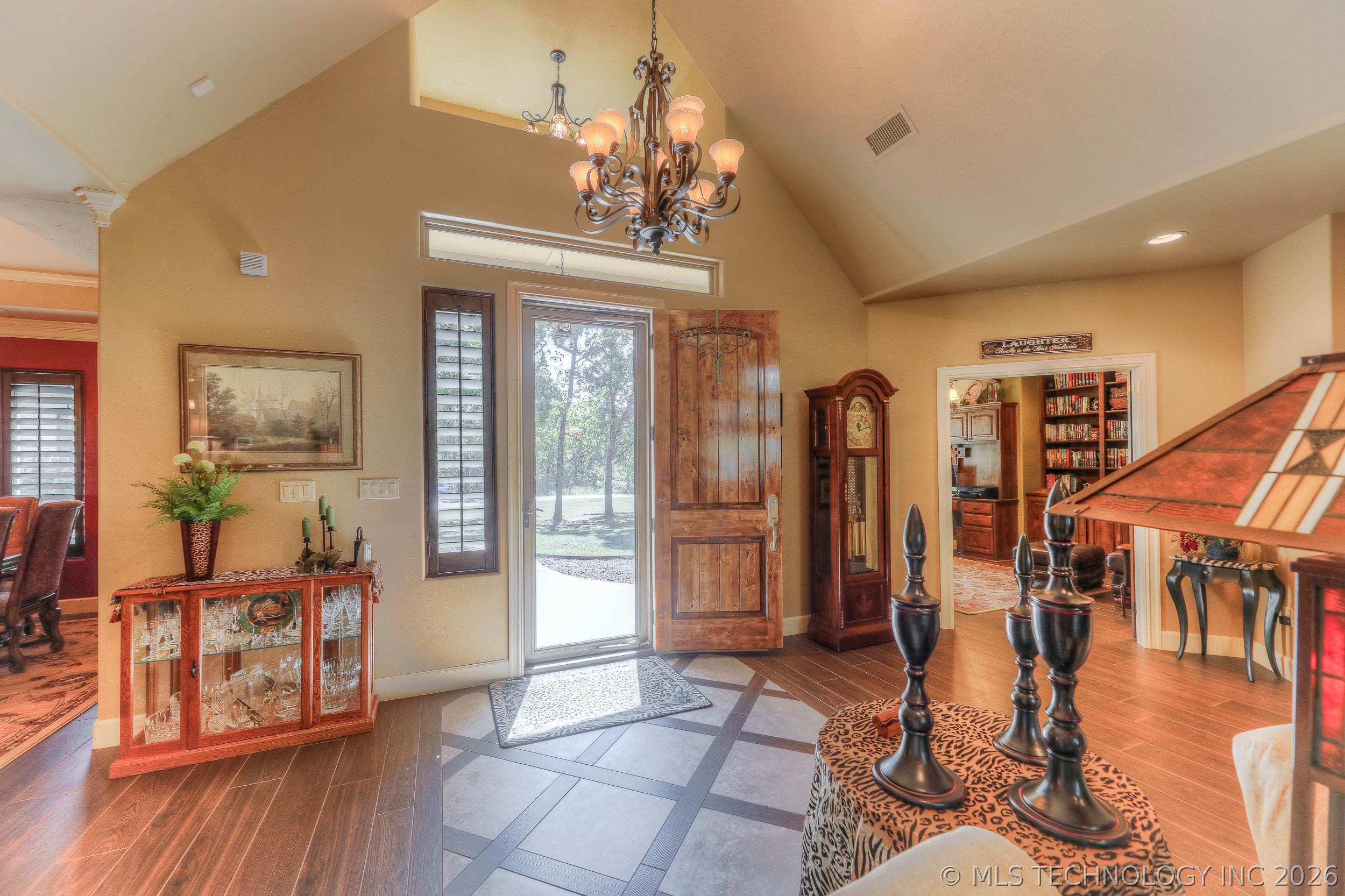 3704 Cliff Drive Property Photo 6