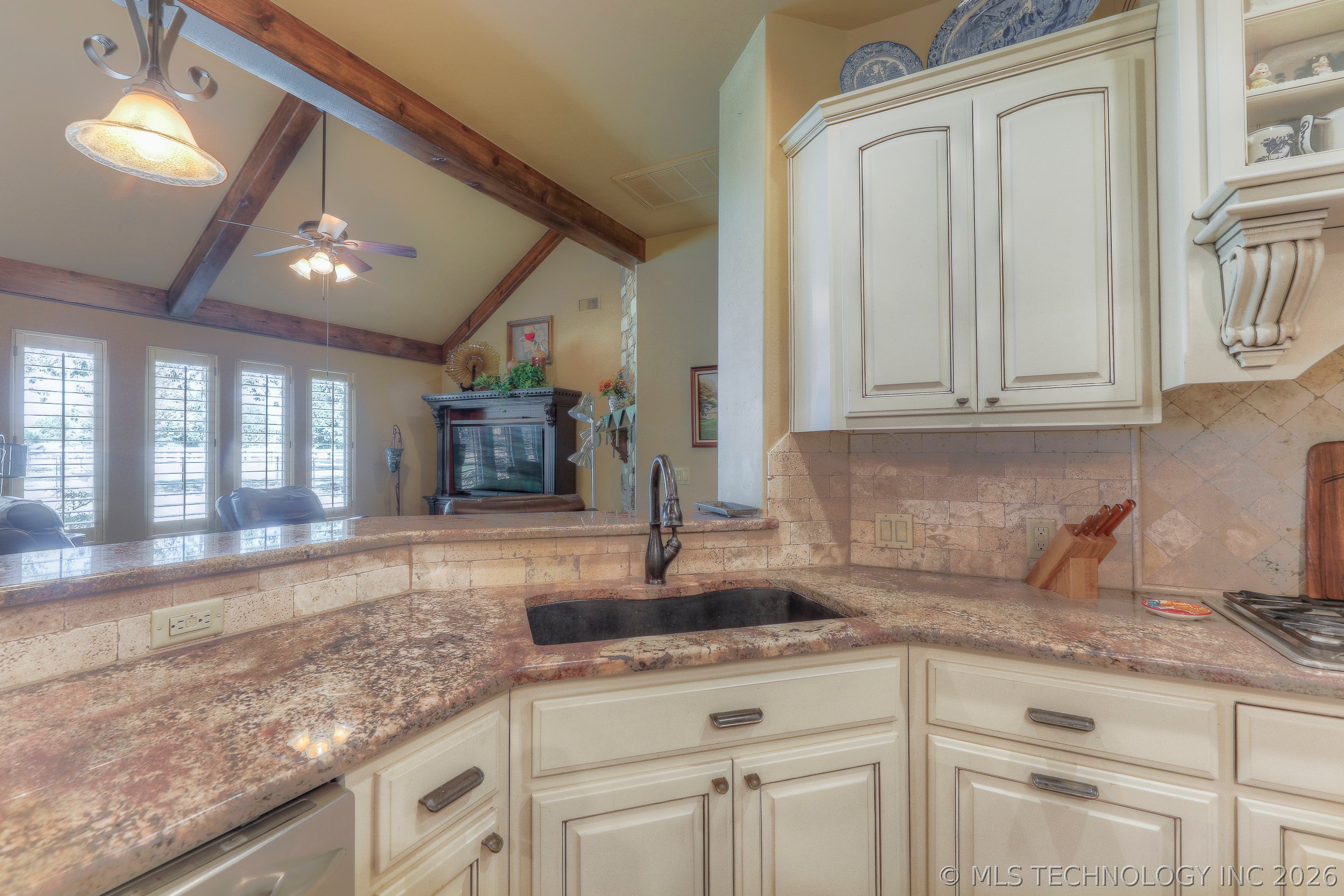 3704 Cliff Drive Property Photo 15