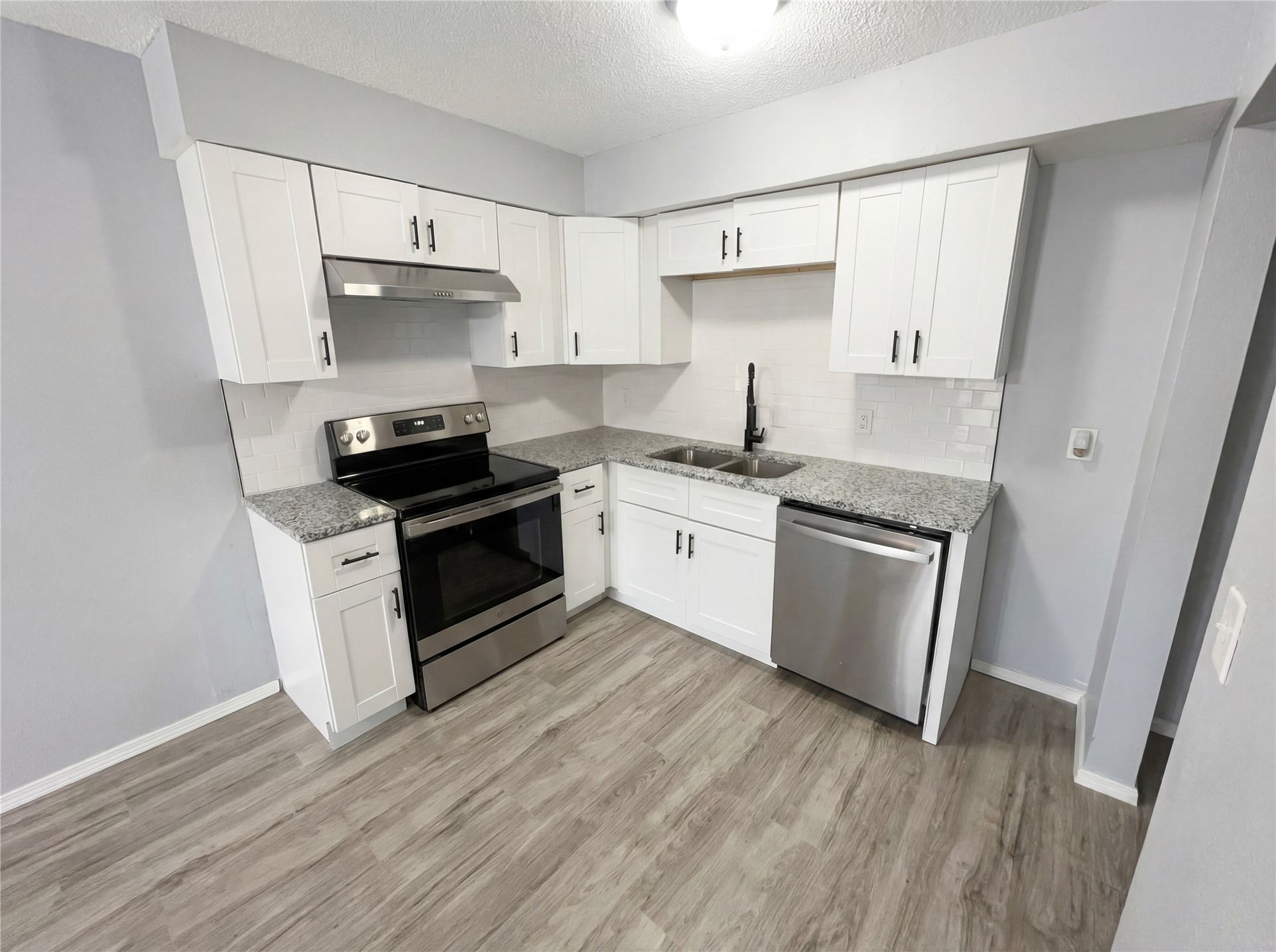 6020 Nw Expressway 6020 Property Photo 2