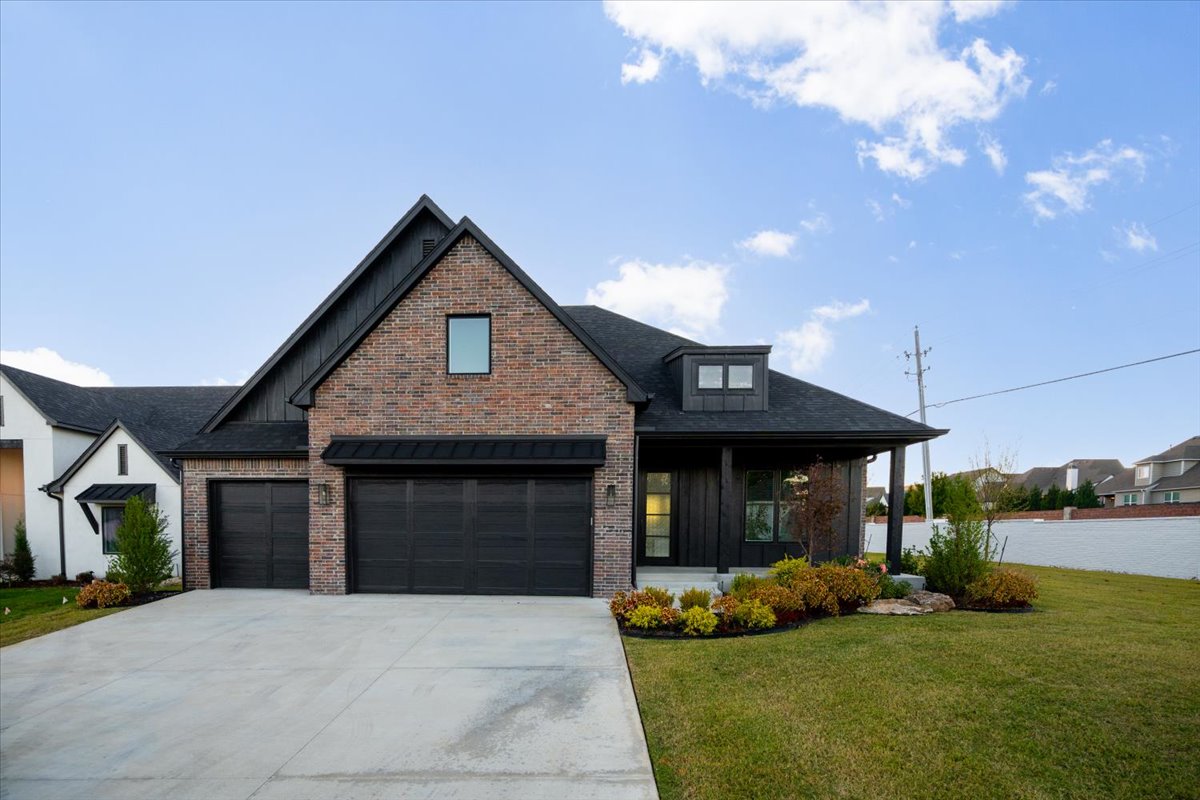 11212 S Fir Avenue W Property Photo 1