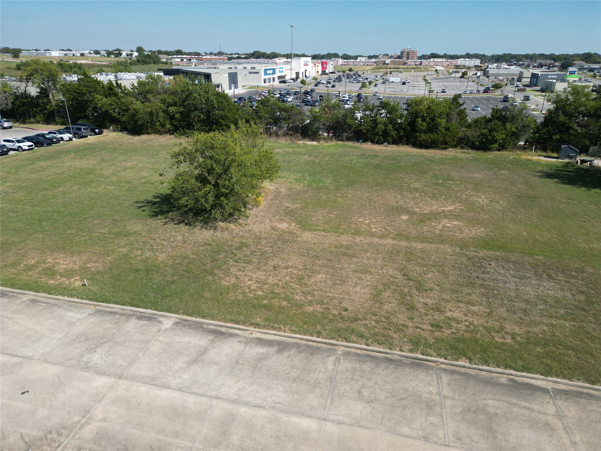 1302 Brookview Drive Property Photo 4