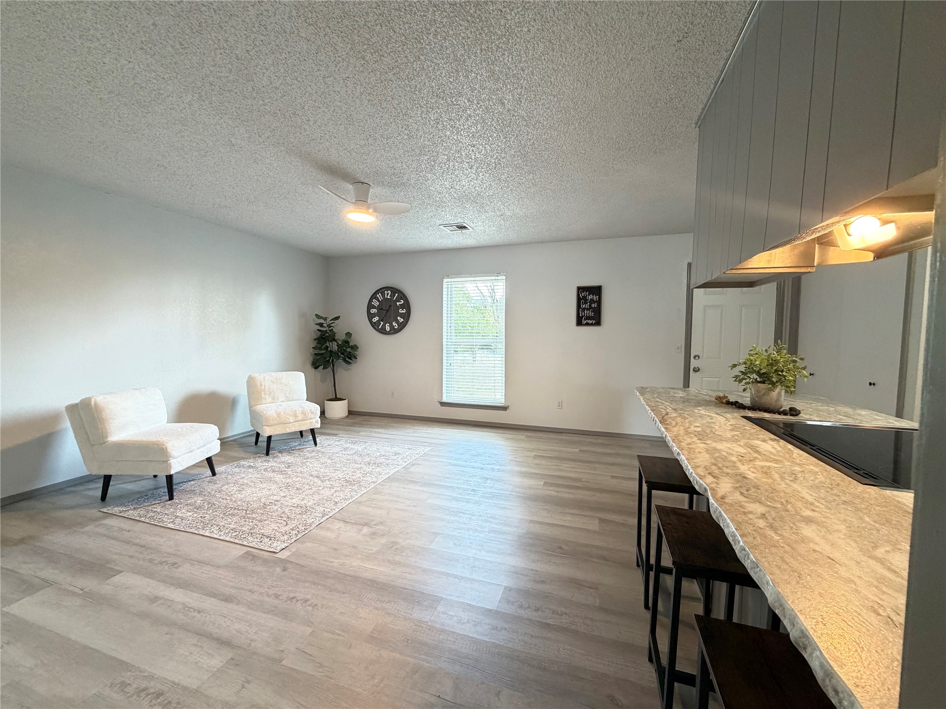 1434 Will Rogers Drive Property Photo 2