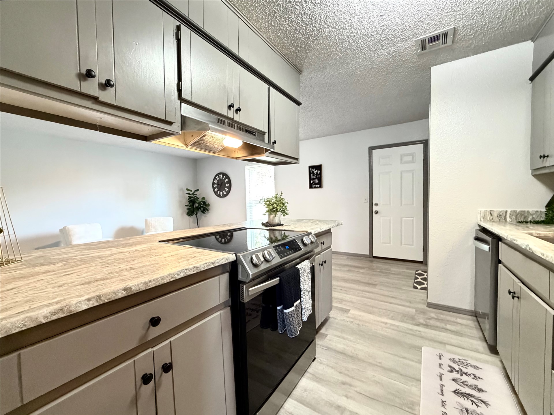 1434 Will Rogers Drive Property Photo 14