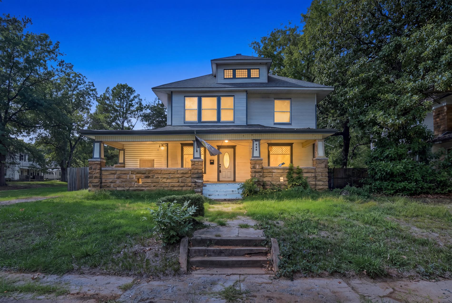 502 N Morton Avenue Property Photo 1