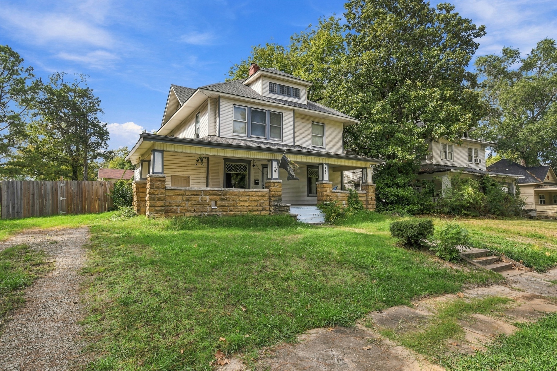 502 N Morton Avenue Property Photo 3