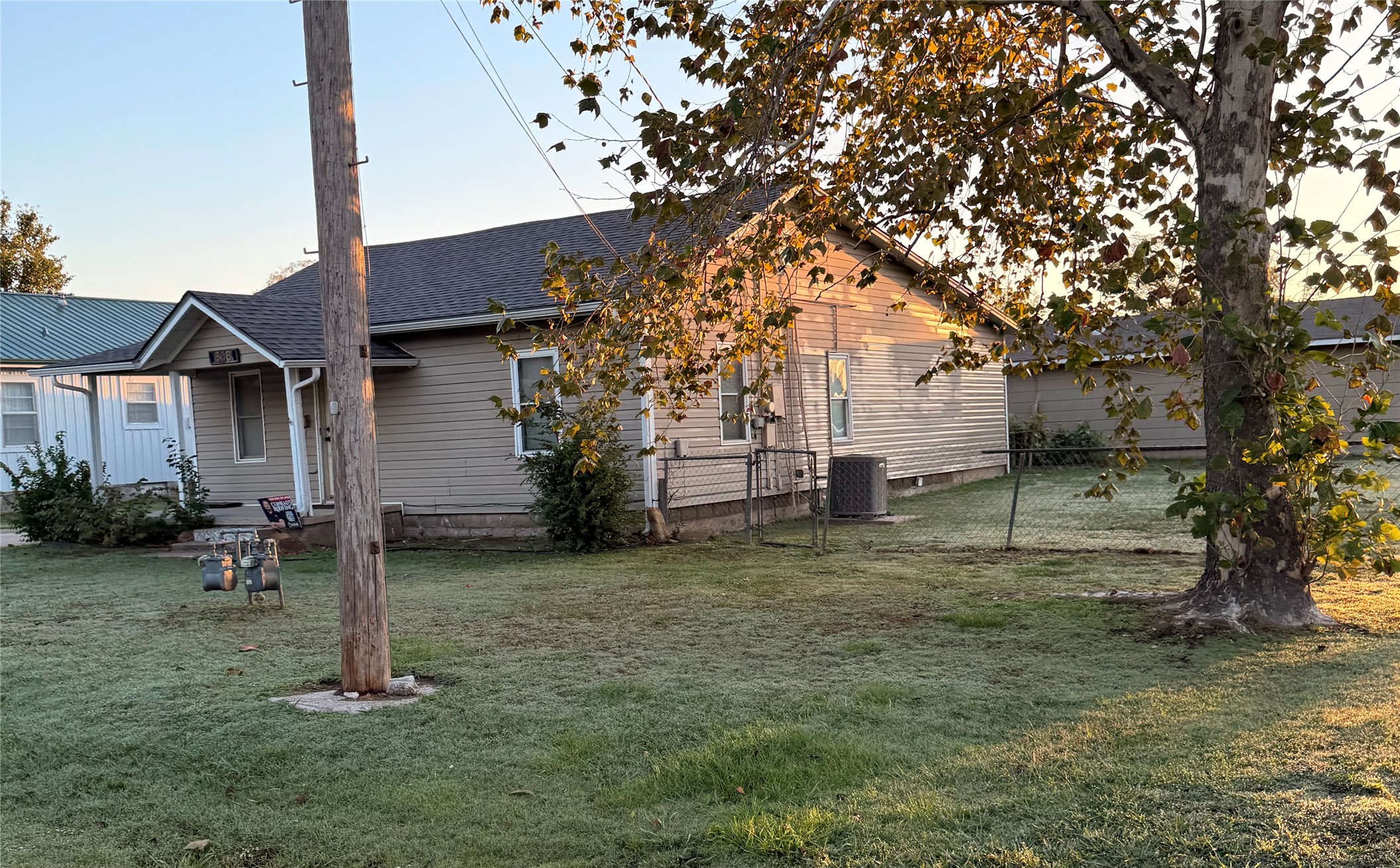 808 S She She Avenue Property Photo 2