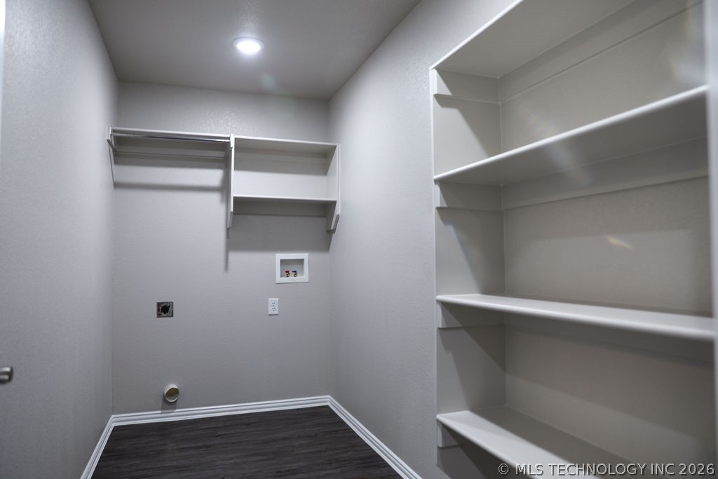 5018 S Mockingbird Lane Property Photo 8