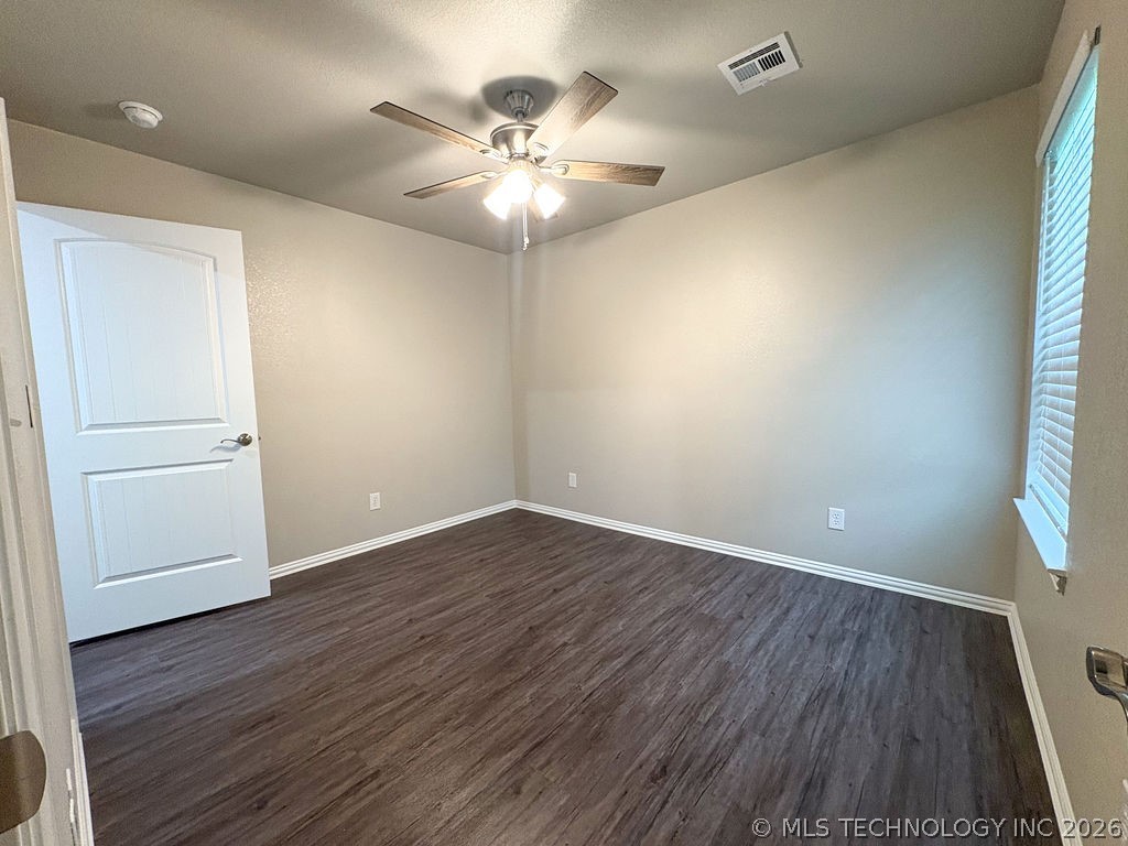 5018 S Mockingbird Lane Property Photo 9