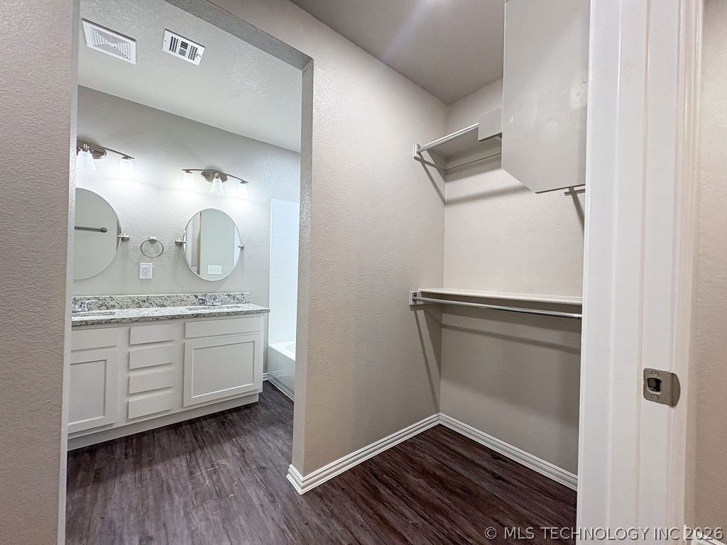 5018 S Mockingbird Lane Property Photo 12