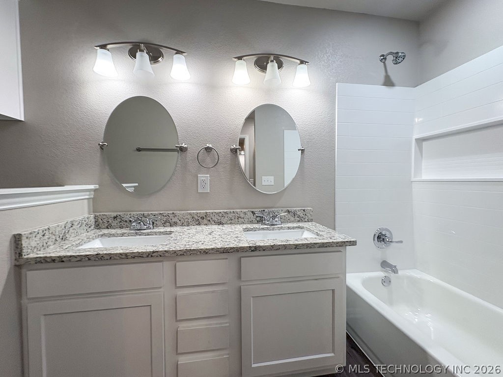 5018 S Mockingbird Lane Property Photo 13